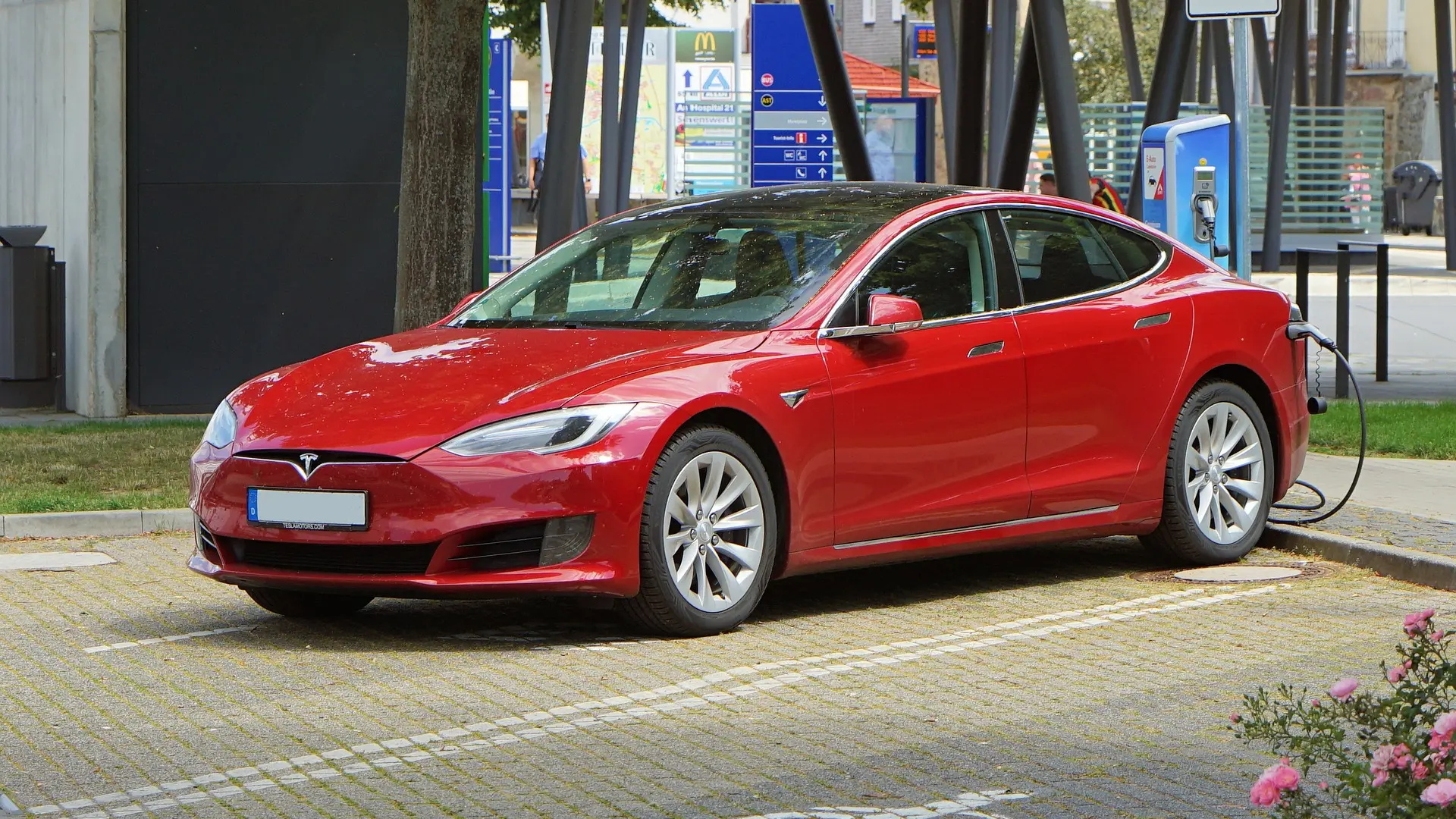 tesla električni automobil punjenje auto pixabay-665abb14d7d9e.webp