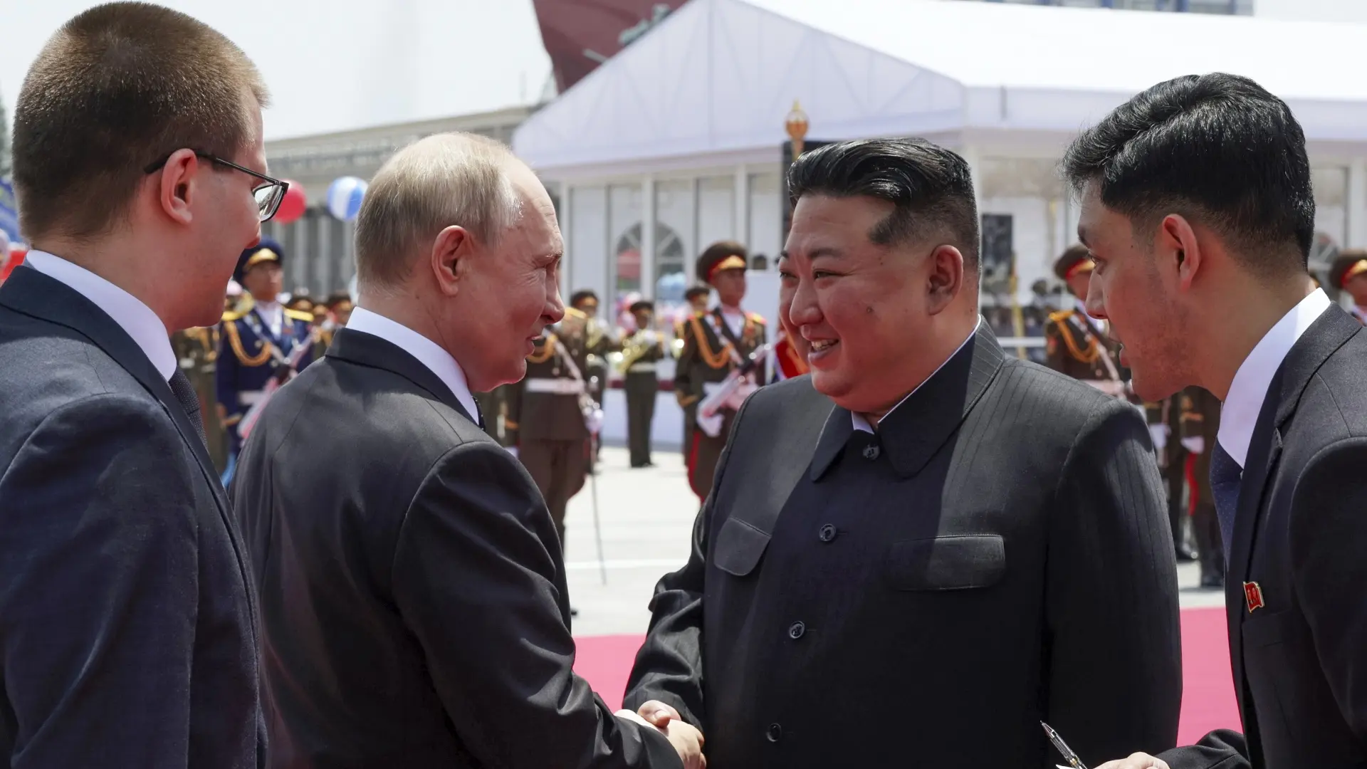 vladimir putin, kim džon un, 19 jun 2024 - foto Gavriil Grigorov, Sputnik, Kremlin Pool Photo via AP Tanjug-66727919b03be.webp