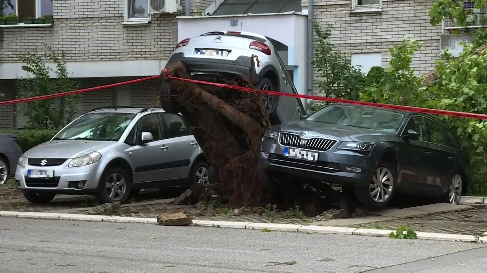 bežanijska kosa, dignuti automobili - foto Tanjug Tanjug video-6683a4d532618.webp