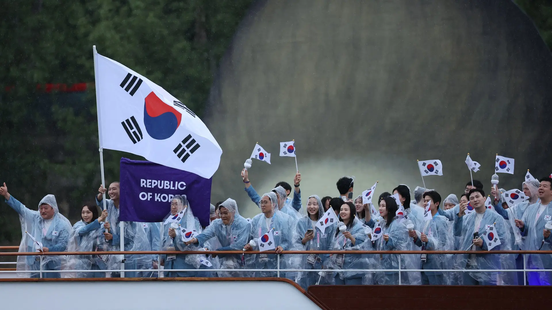 reprezentativci južne koreje na otvaranju oi, južna koreja - 26 jul 2024 - foto Reuters-66a495b108959.webp