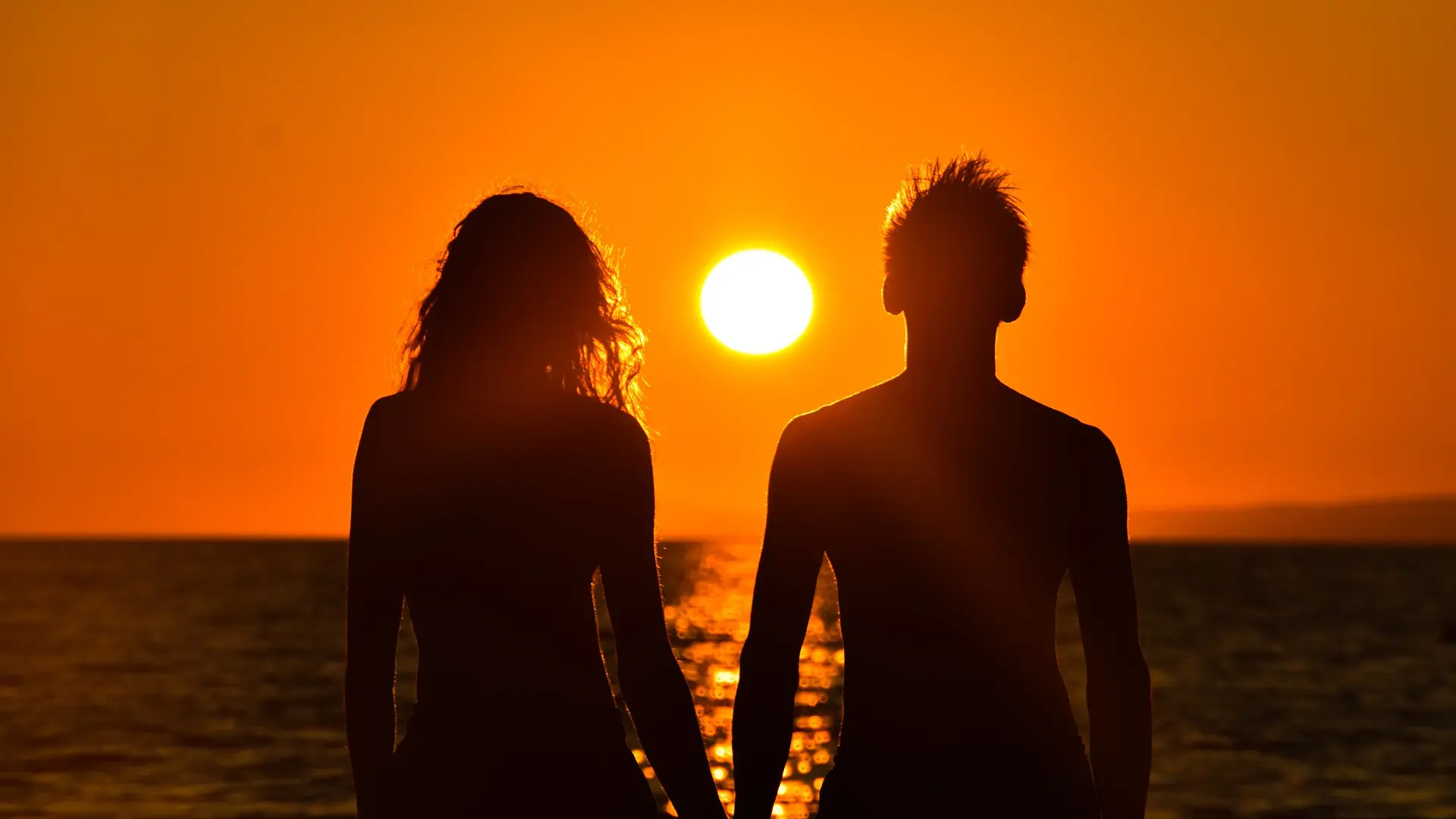 sunset, zalazak, ljubav, par, leto, veza, sunce, more, pixabay-6694fae2aa6c1.webp
