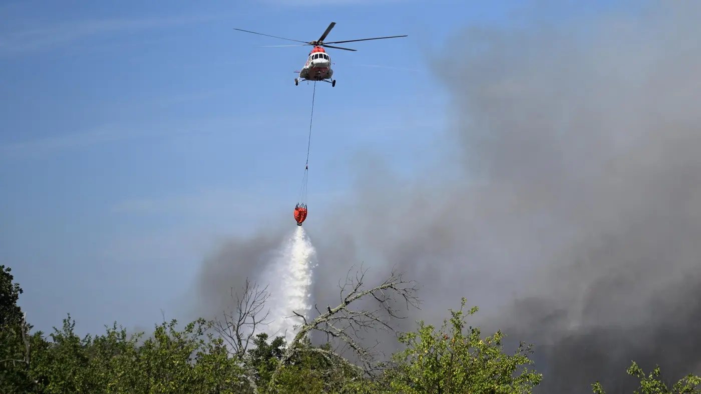vatrogasni helikopter, gašenje požara, požar, vatrogasci, 11 jul 2024 - profimedia-0889066770-66952af063661.webp