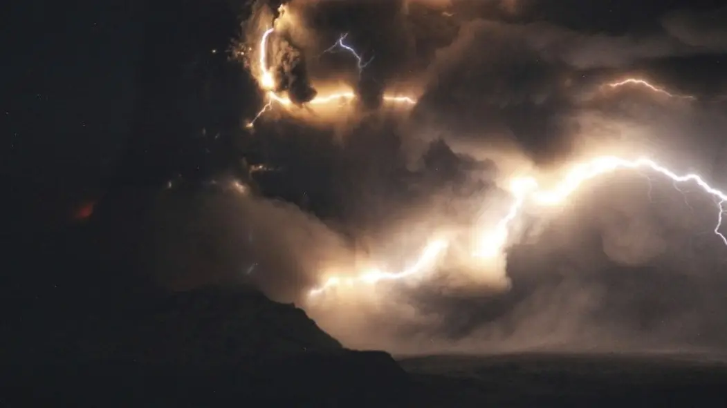 erupcija vulkana šiveluč kamčatka VS FEB RAS via AP tanjug-66c19e058e8fb.webp