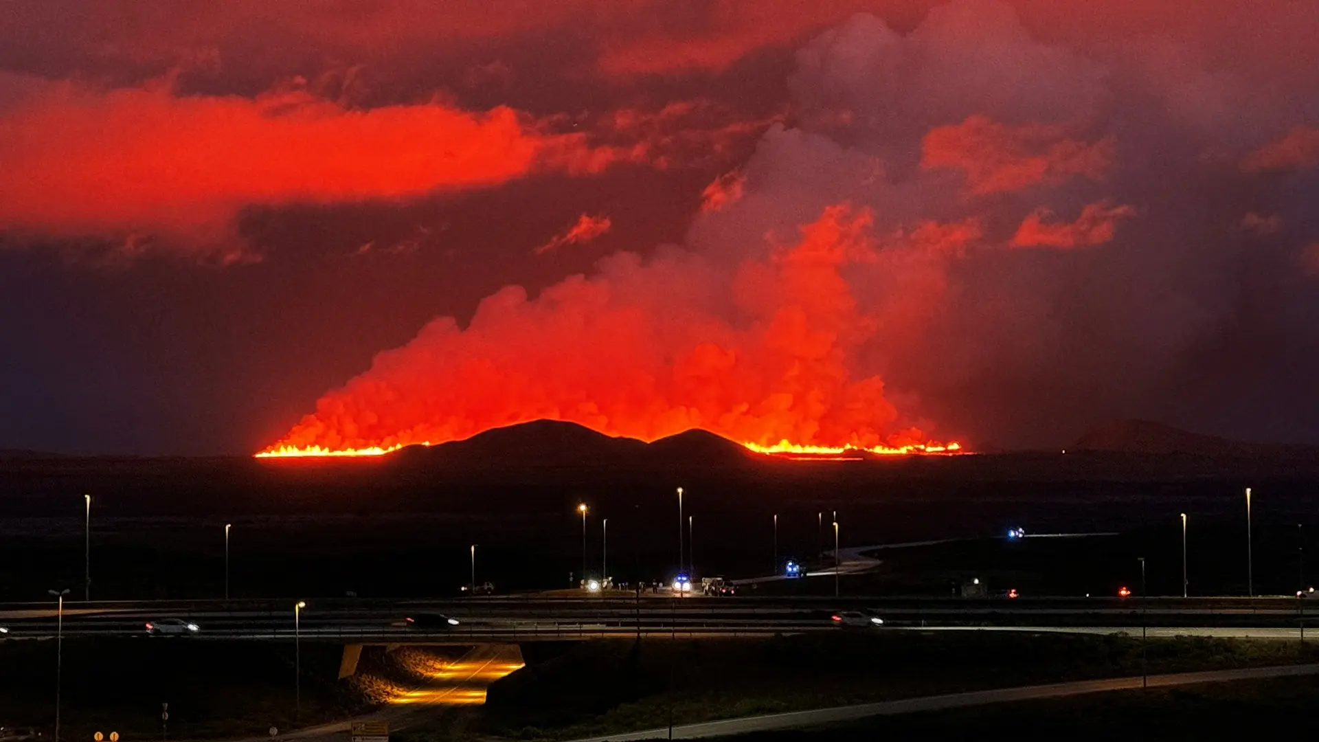 erupcija vulkana na islandu, poluostrvo rejkjanes, island - 23 avg 2024 - foto Reuters-66c82bdbf136b.webp