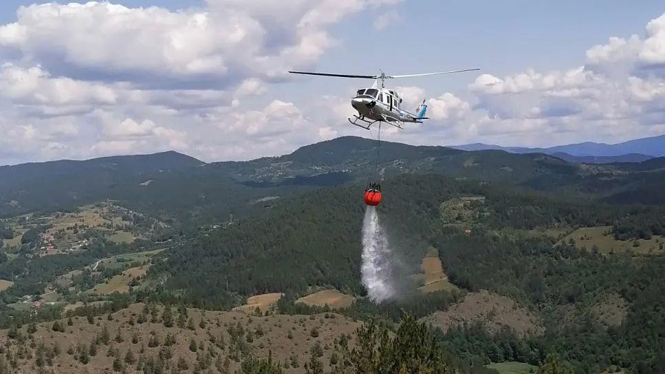 gašenje poažra, vatrogasni helikopter Bell 212 MUP Srbije, 26 jul 2024 - TANJUG OMK MUP REPUBLIKE SRBIJE (2)-66bf43945b092.webp