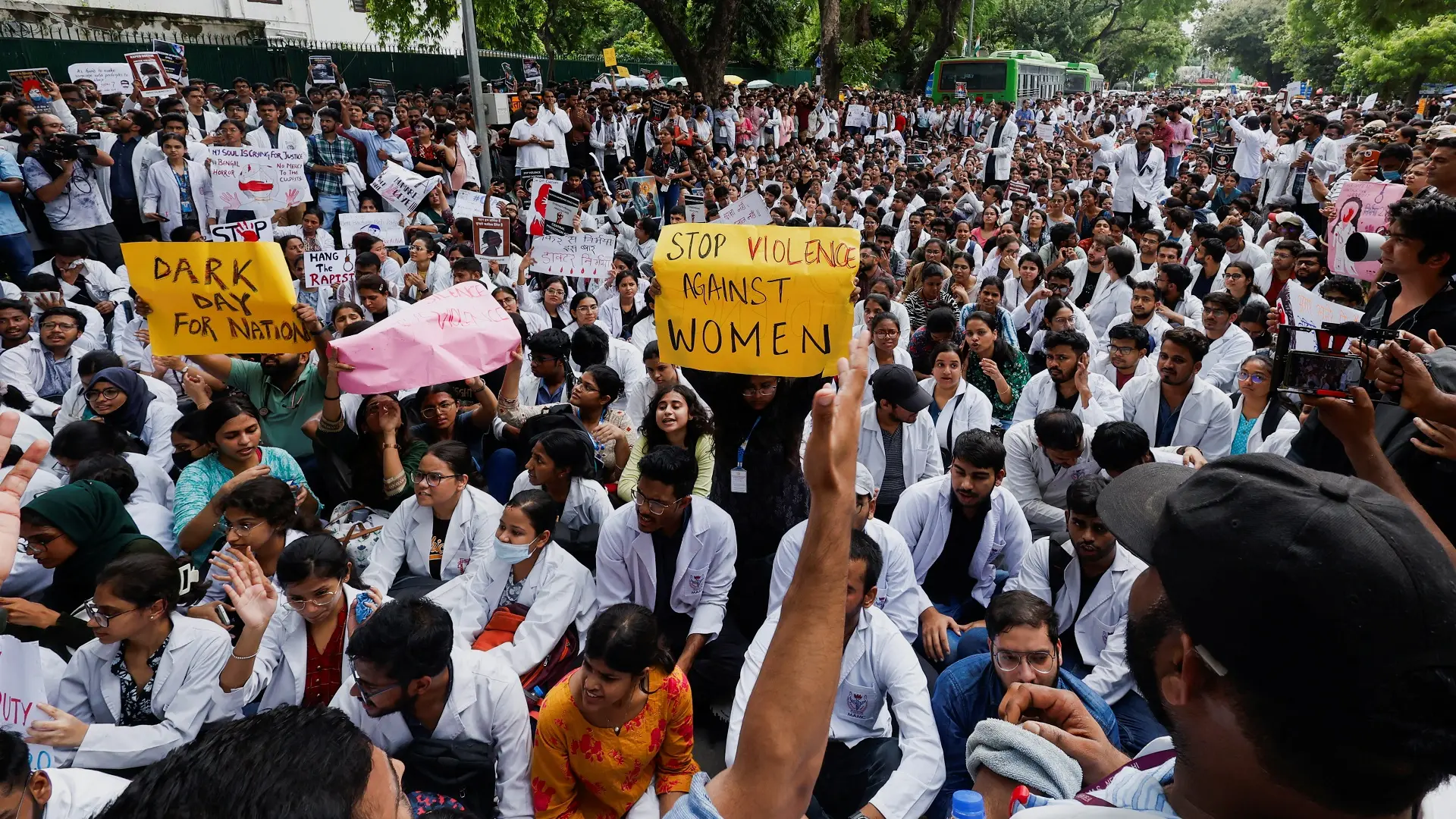 protest lekara u indiji, nju delhi - 16 avg 2024 - foto Reuters-66c0347ac29ff.webp