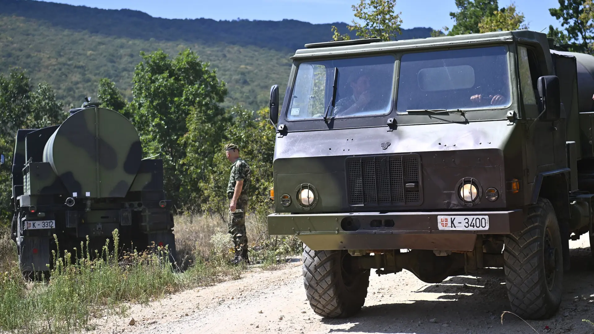 vojska srbije pomaže meštanima naselja koje je pogodila suša, cisterna cisterne sa vodom, voda - 15 avg 2024 - TANJUG MINISTARSTVO ODBRANE I VOJSKA SRBIJE (2)-66be4d7a4dfca.webp