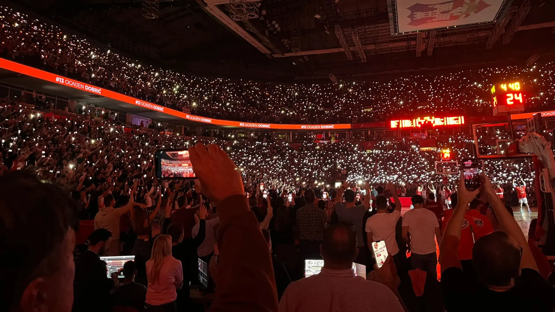 Atmosfera u Areni pred početak meča Crvena zvezda - Barselona-6712a49f2b421.webp