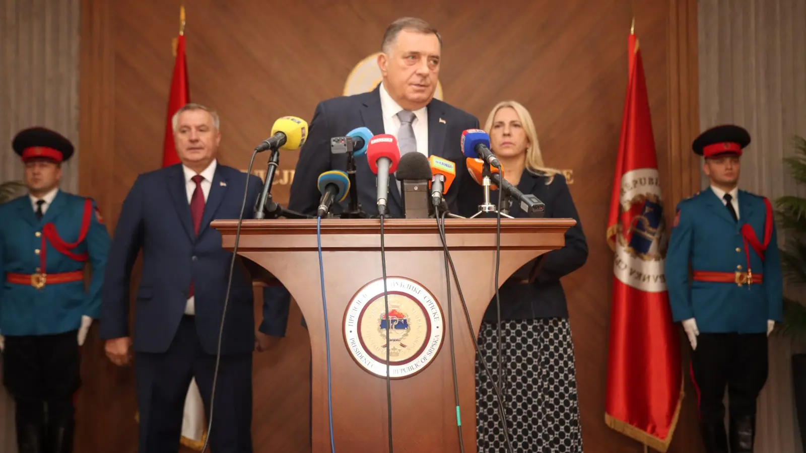 Tan2024-09-1512225387_7 milorad dodik željka cvijanović ivo visković SRNA Borislav Zdrinja-6703008e9ff9d.webp