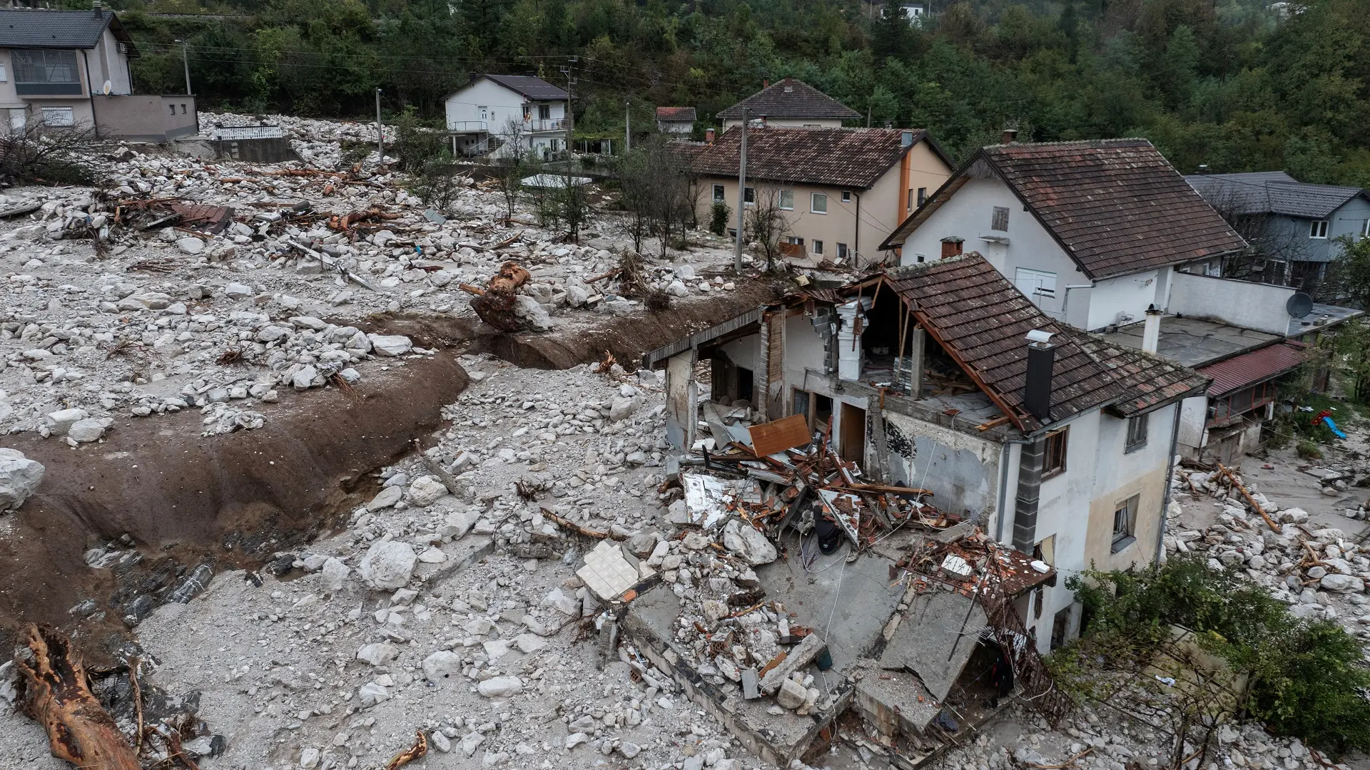 donja jablanica, poplava poplave klizište u bosni i hercegovini, bih, federacija bih -  6 okt 2024 - Reuters 1-67023e82b10ab.webp