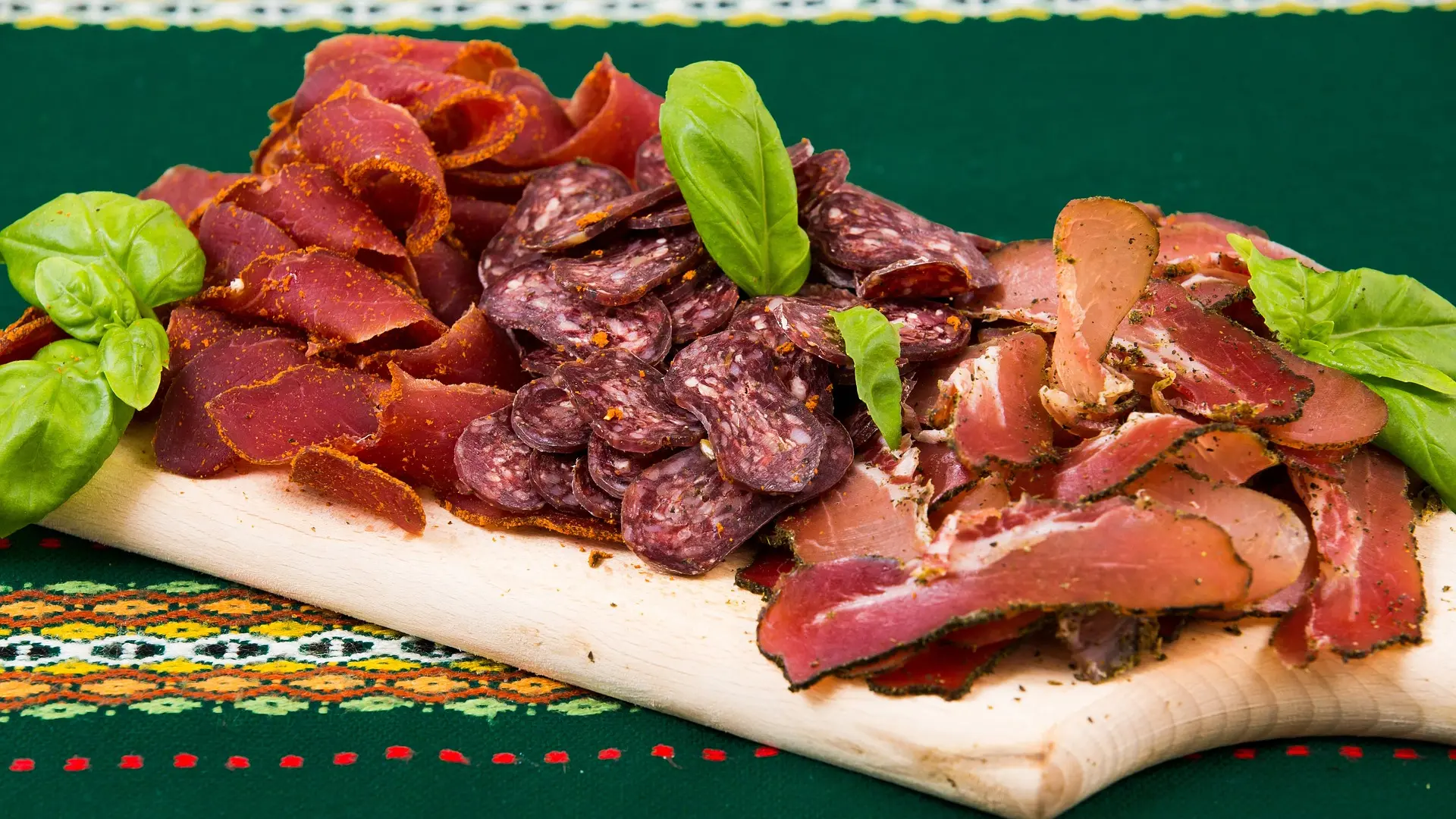 meze, predjelo, pršuta, slanina, kulen pixabay-670fb2fbda044.webp