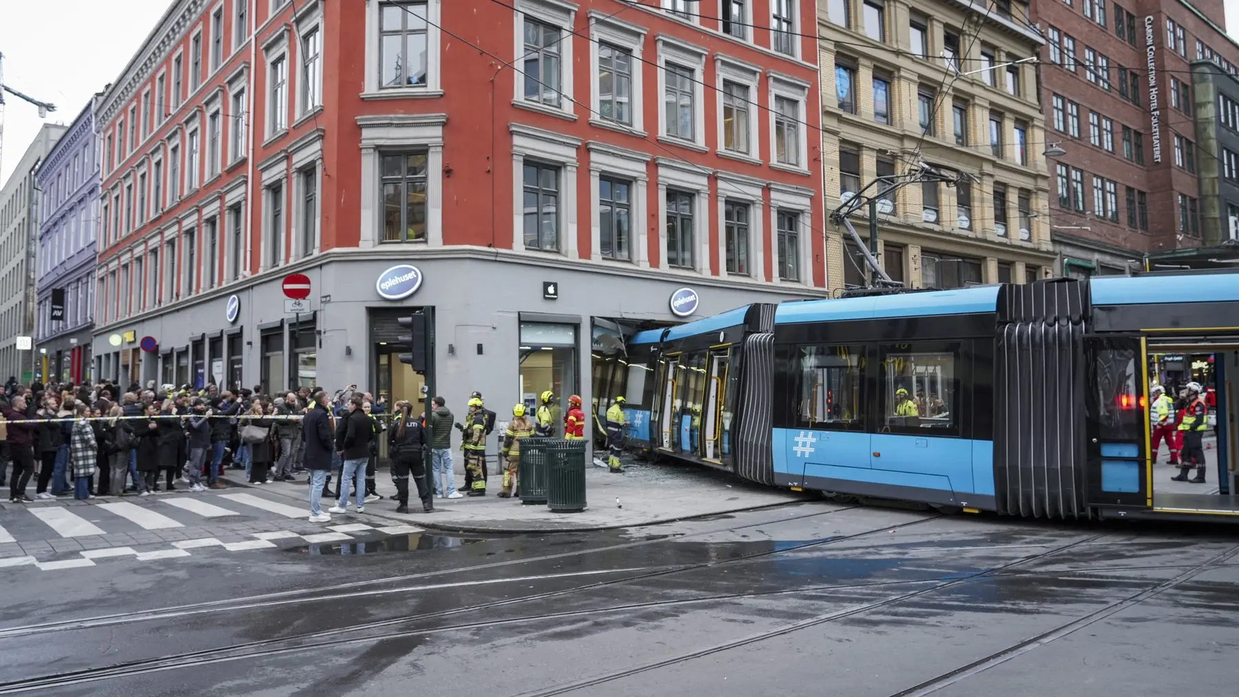 oslo, tramvaj uleteo udario u prodavnicu, 29 okt 2024 -profimedia-0927755088-6720bf930e232.webp