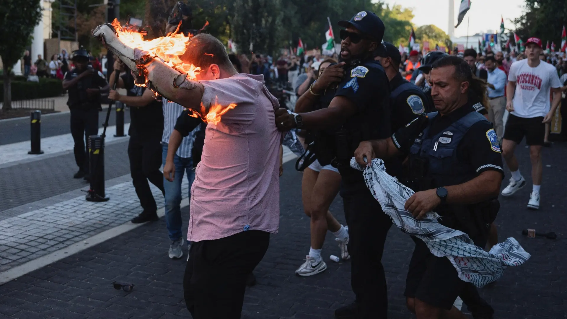 propalestinski protest u vašingtonu, samozapaljivanje - 5 okt 2024 - foto Reuters-67024af40815a.webp