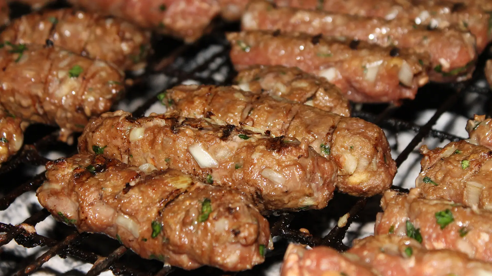 ćevapi roštilj meso pixabay-6730a74cbfe61.webp