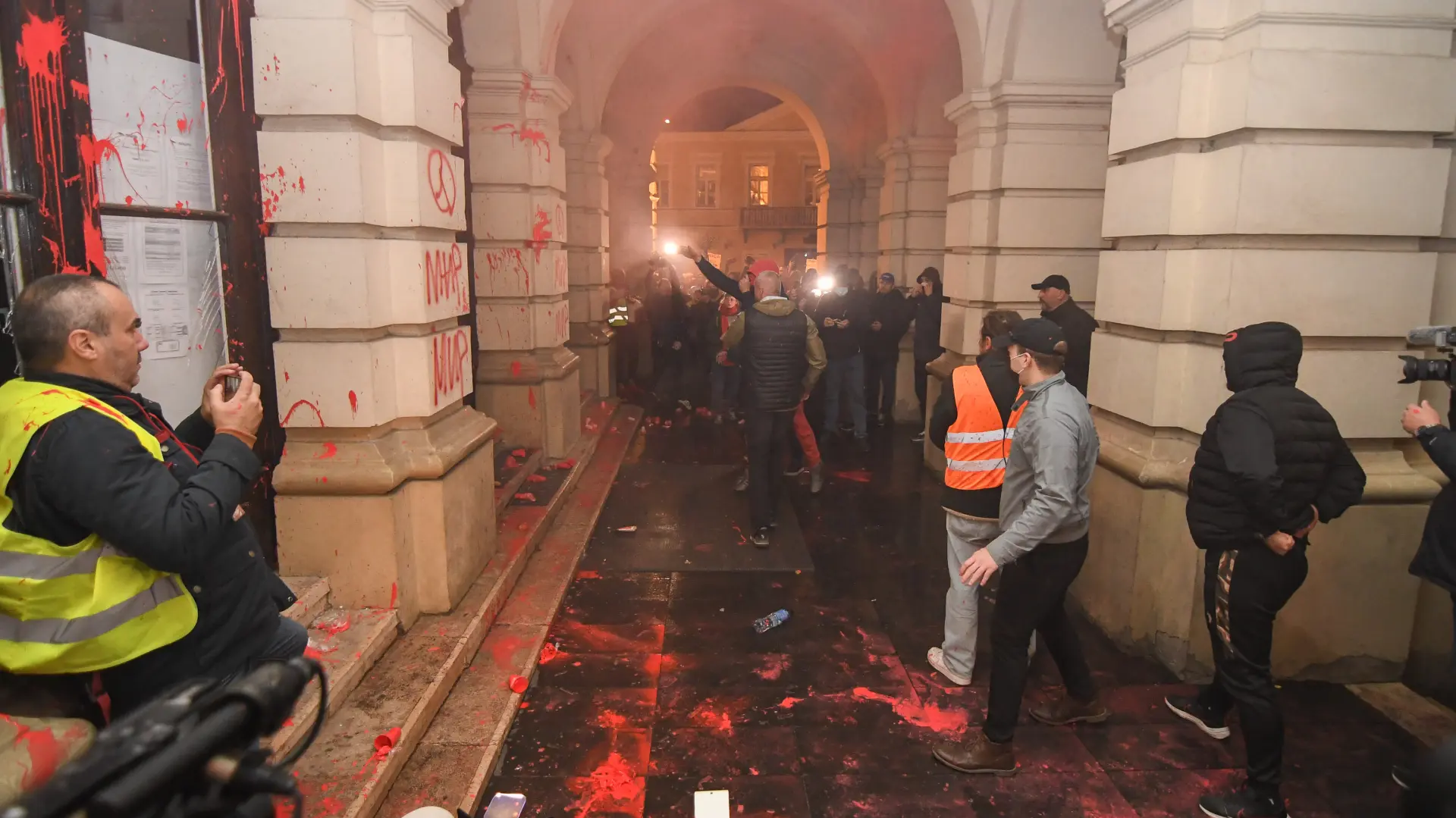 HULIGANI protest novi sad nenad mihajlović tanjug-672ba8ee05502.webp