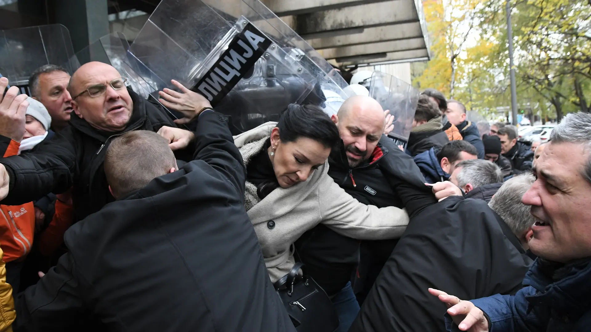 blokada zgrade tužilaštva i suda u novom sadu, novi sad, protest opozicije - 21 nov 2024 - TANJUG NENAD MIHAJLOVIĆ-673f3e3343370.webp