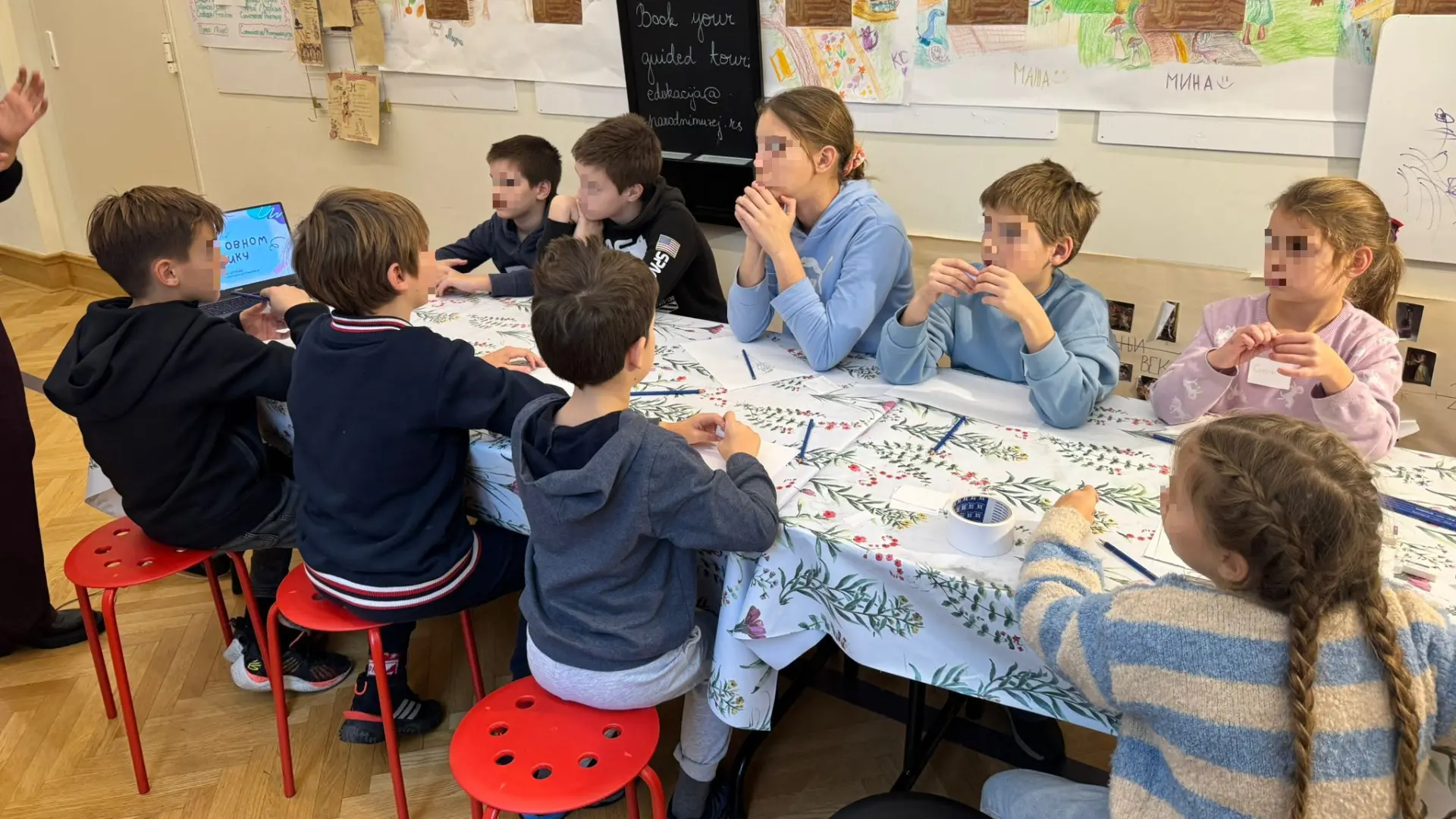 radionica o znakovnom jeziku, 30 nov 2024 - foto UNA-674b4eed88b56.webp