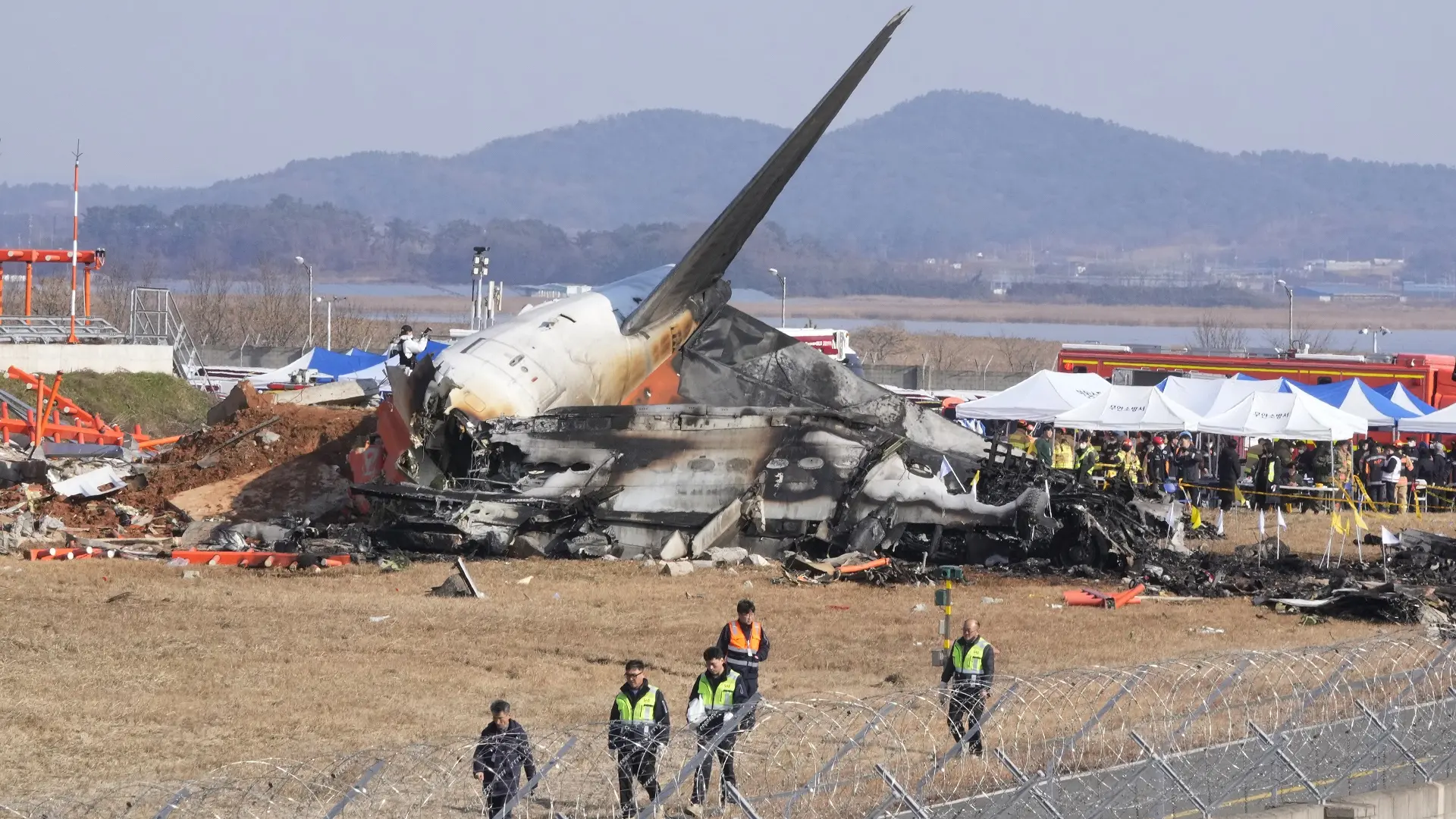 avionska nesreća u južnoj koreji, 29 dec 2024 - AP Photo Ahn Young-joon (2)-6770f1eb506f8.webp