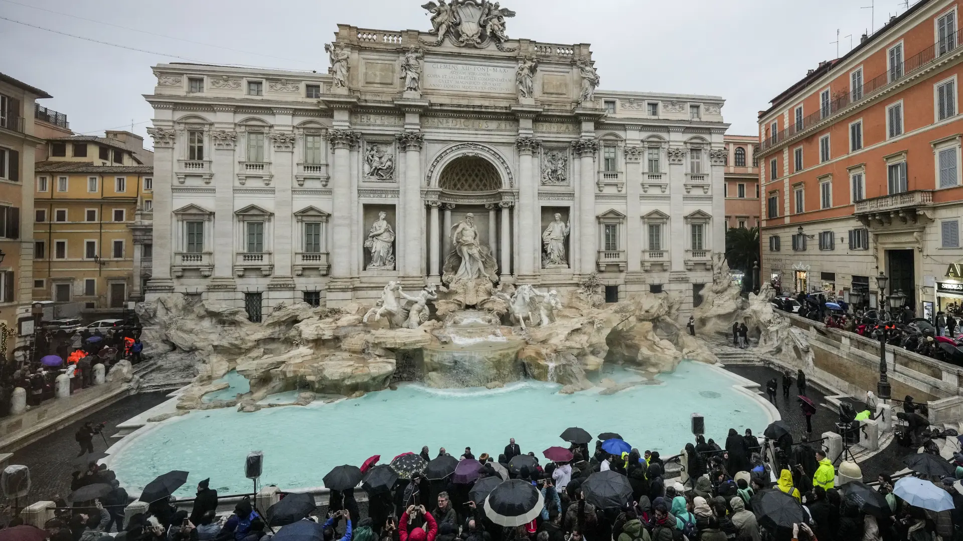 fontana di trevi AP PhotoAndrew Medichin-67683f5bb21be.webp