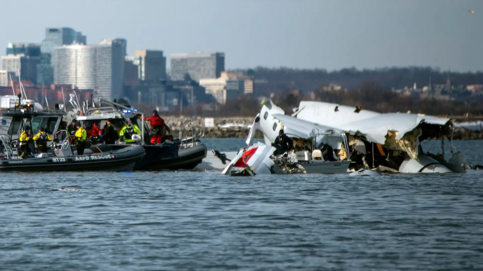 Avionska nesreća, Vašington - Petty Officer 2nd Class Taylor Bacon, U.S. Coast Guard via AP-679c7b96a502e.webp