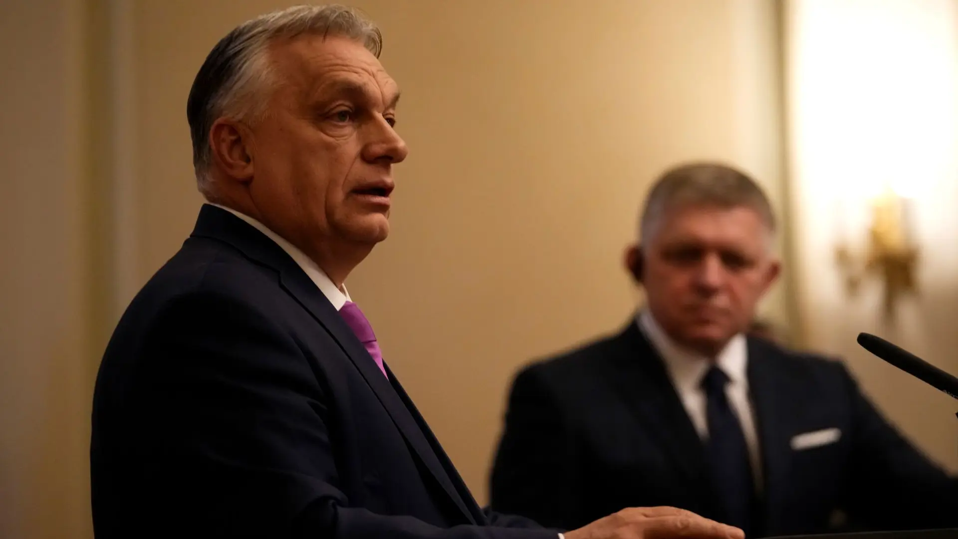 Viktor Orban, Robert Fico- AP PhotoPetr David Josek-678fc568c4df4.webp