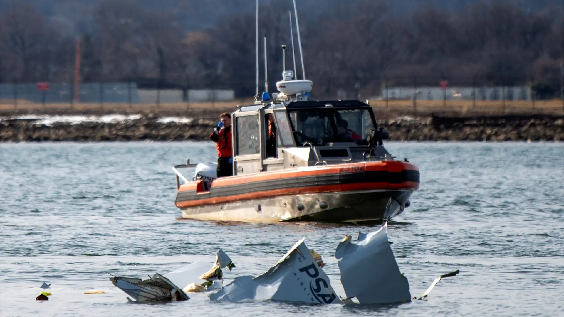 avionska nesreća, Vašington - Petty Officer 2nd Class Taylor Bacon, U.S. Coast Guard via AP (2)-679c87326c243.webp