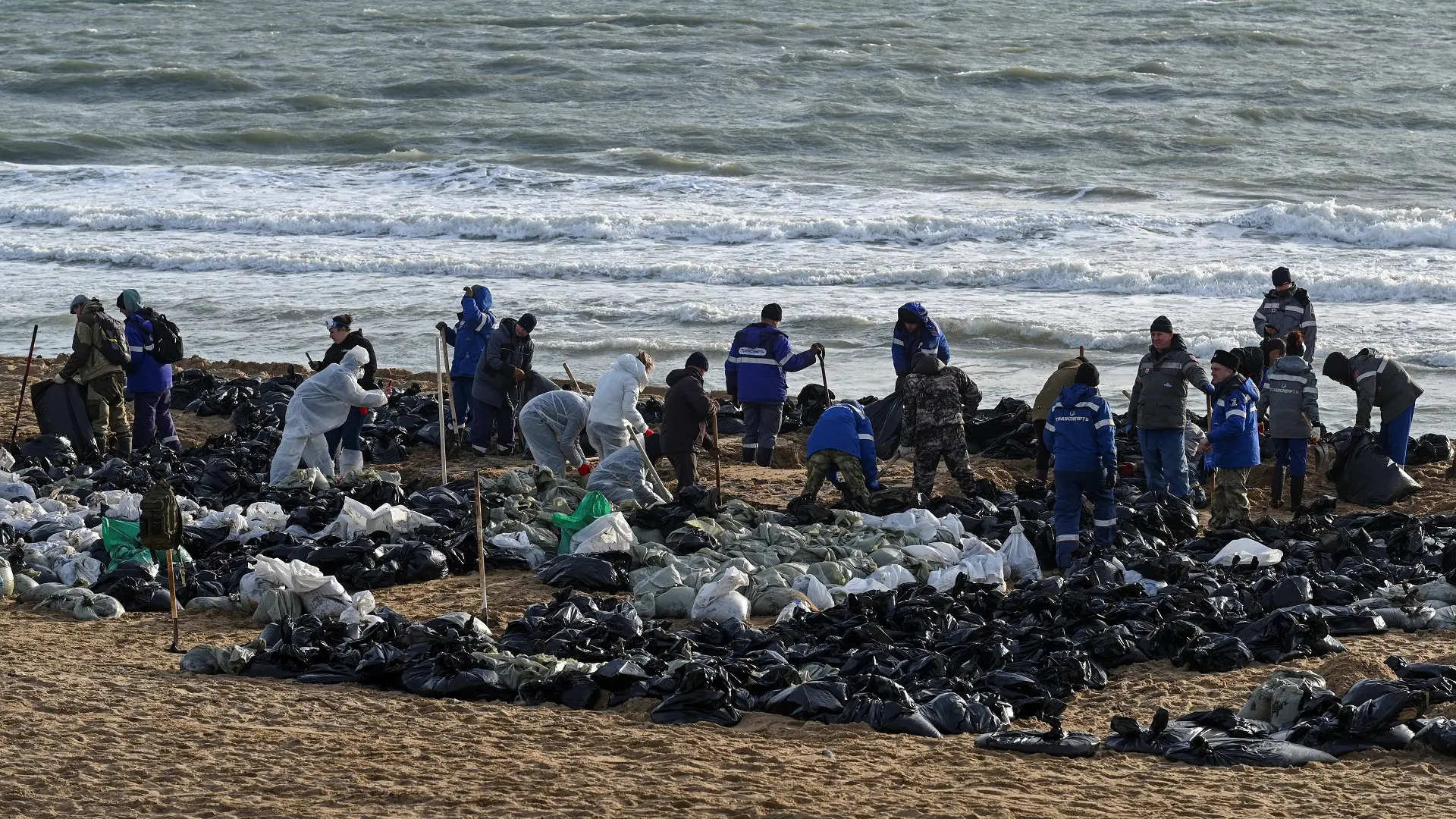 crno more, kerč, kerčki moreuz, izlivanje mazuta, ekološka katastrofa - 22 dec 2024 - Reuters-6776bfd431548.webp