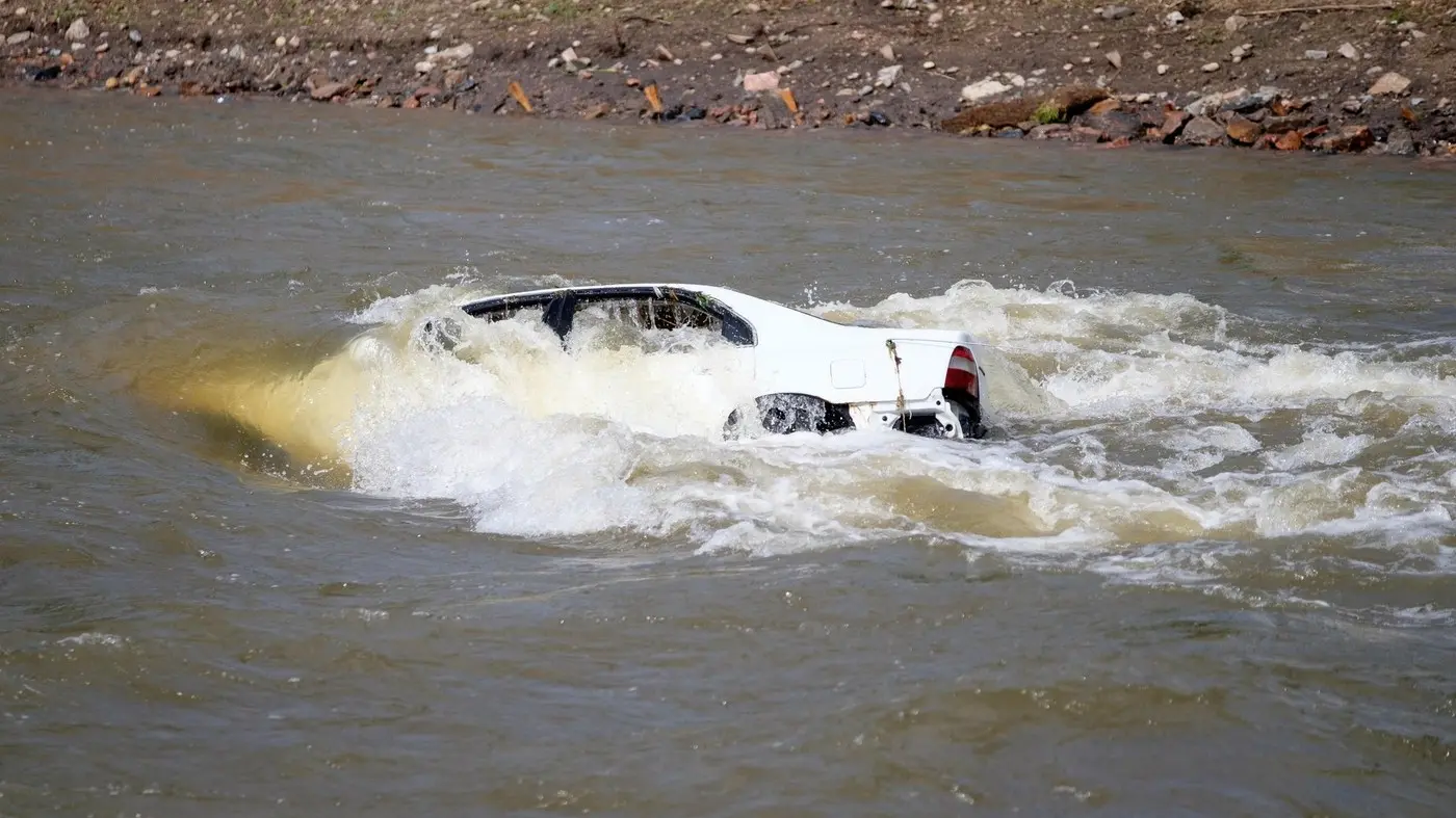 saobraćajna nesreća, automobil sleteo upao u reku, vozilo u reci - 26 jun 2015 - profimedia-0251295019-67779661e2553.webp