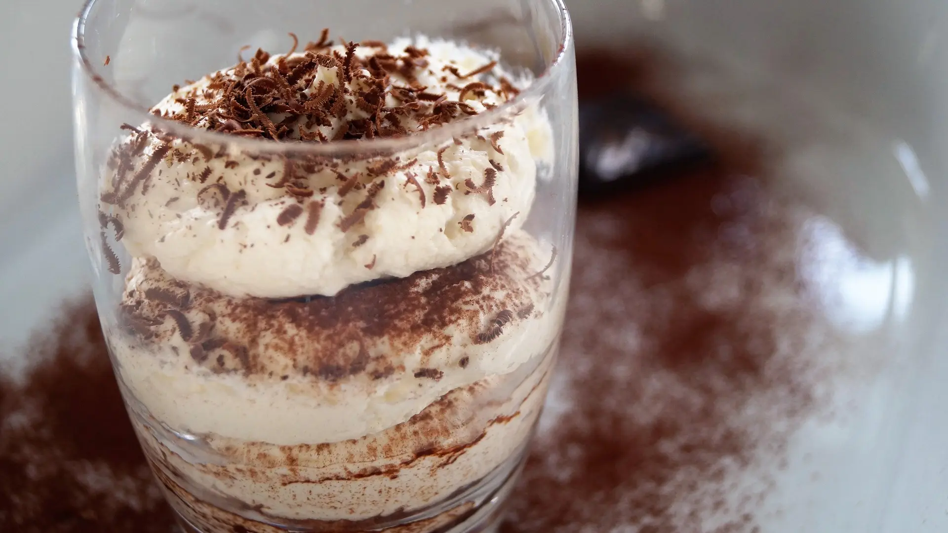 tiramisu u čaši pixabay kolač-6787a584afe1c.webp