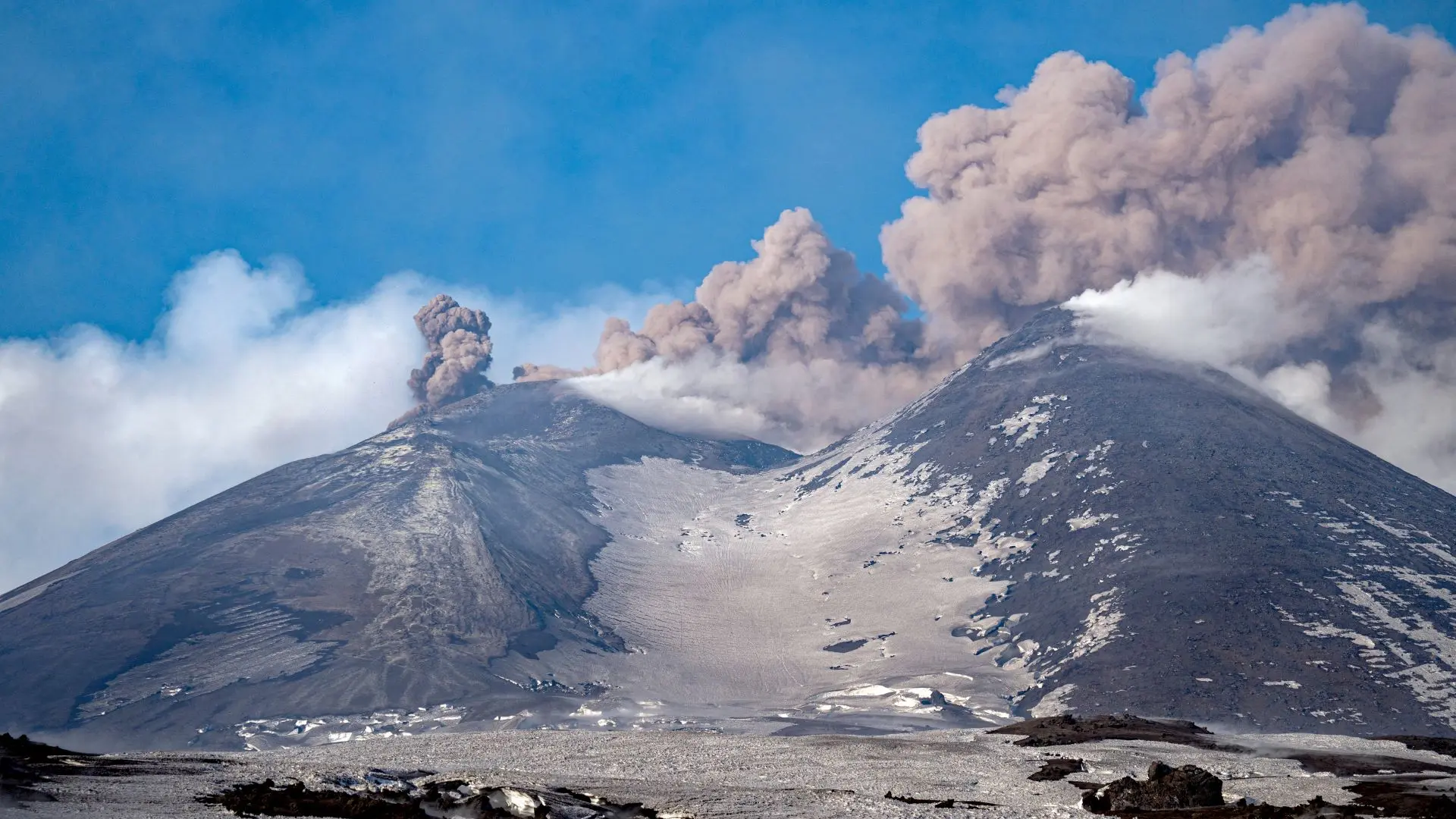 Vulkan Etna-REUTERSEtna WalkGiuseppe Di Stefano-2025-02-13T070922Z_1556623067_RC23TCA2CCS8_RTRMADP_3_ITALY-VOLCANO-ETNA-67b3774d8a0b4.webp