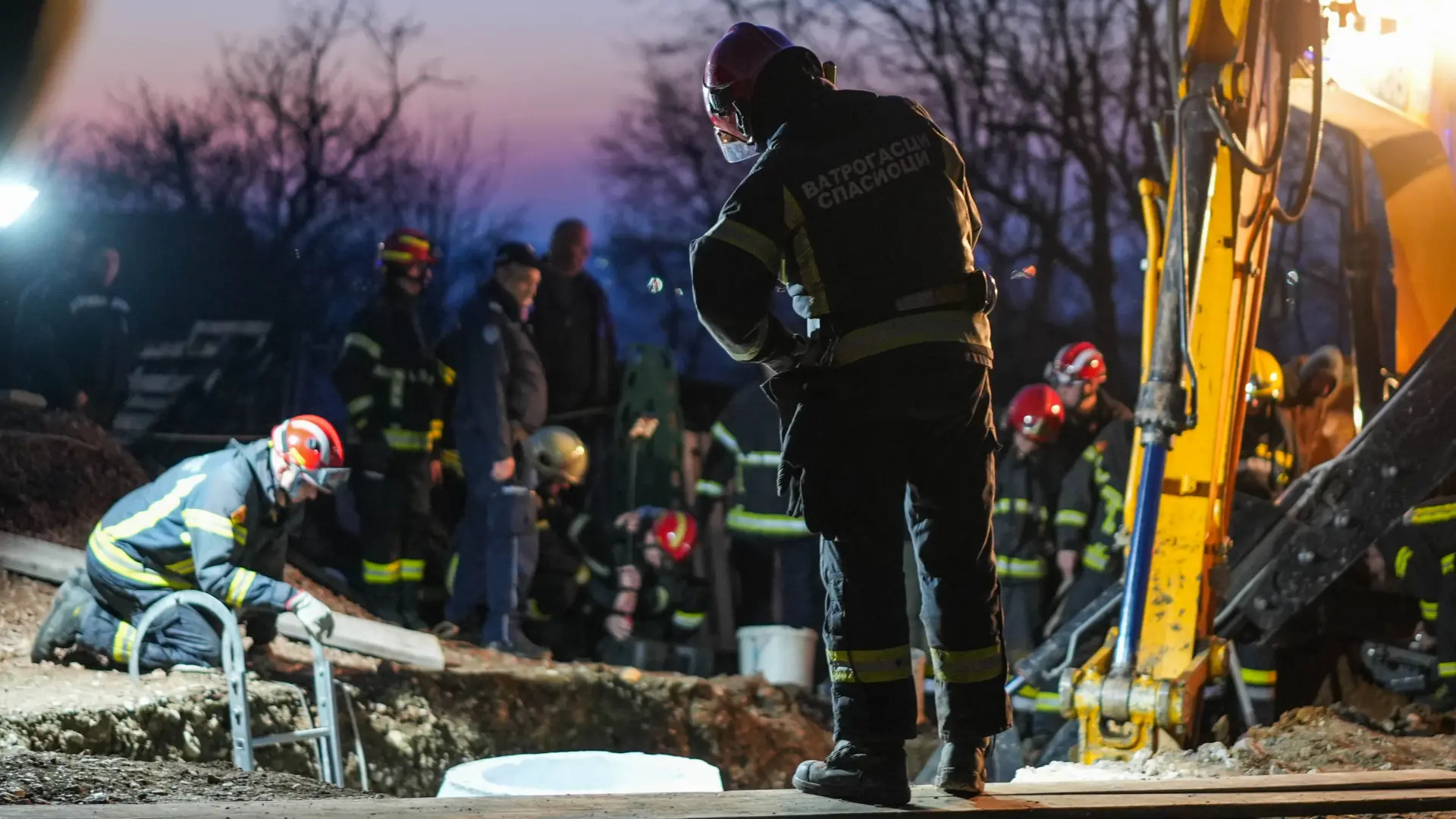 izvrlačenje zatrpanih ljudi iz kanala u mestu petka kod lazarevca, lazarevac - 20 feb 2025 - TANJUG OMK MUP REPUBLIKE SRBIJE (3)-67b6f37f17d81.webp