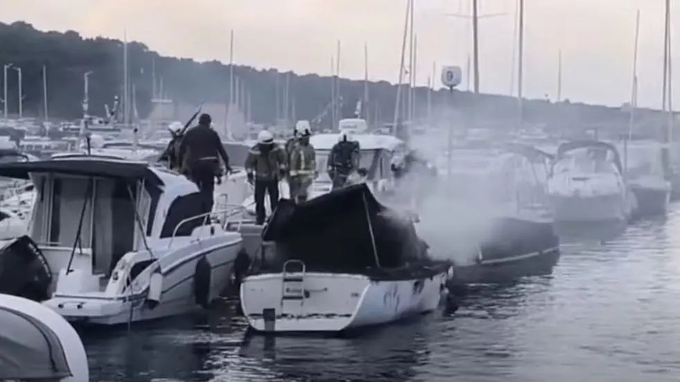 požar luka Split-Screenshot YT Dalmacija Danas-67a6214817b43.webp