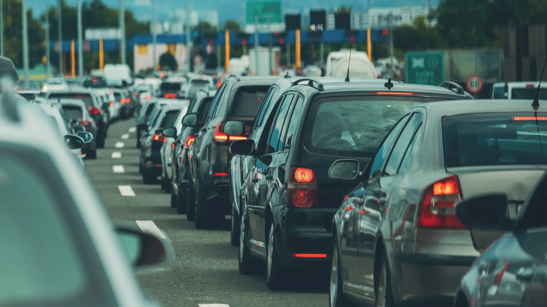 saobraćajna gužva auto-put saobraćaj shutterstock-67b3397b3250d.webp