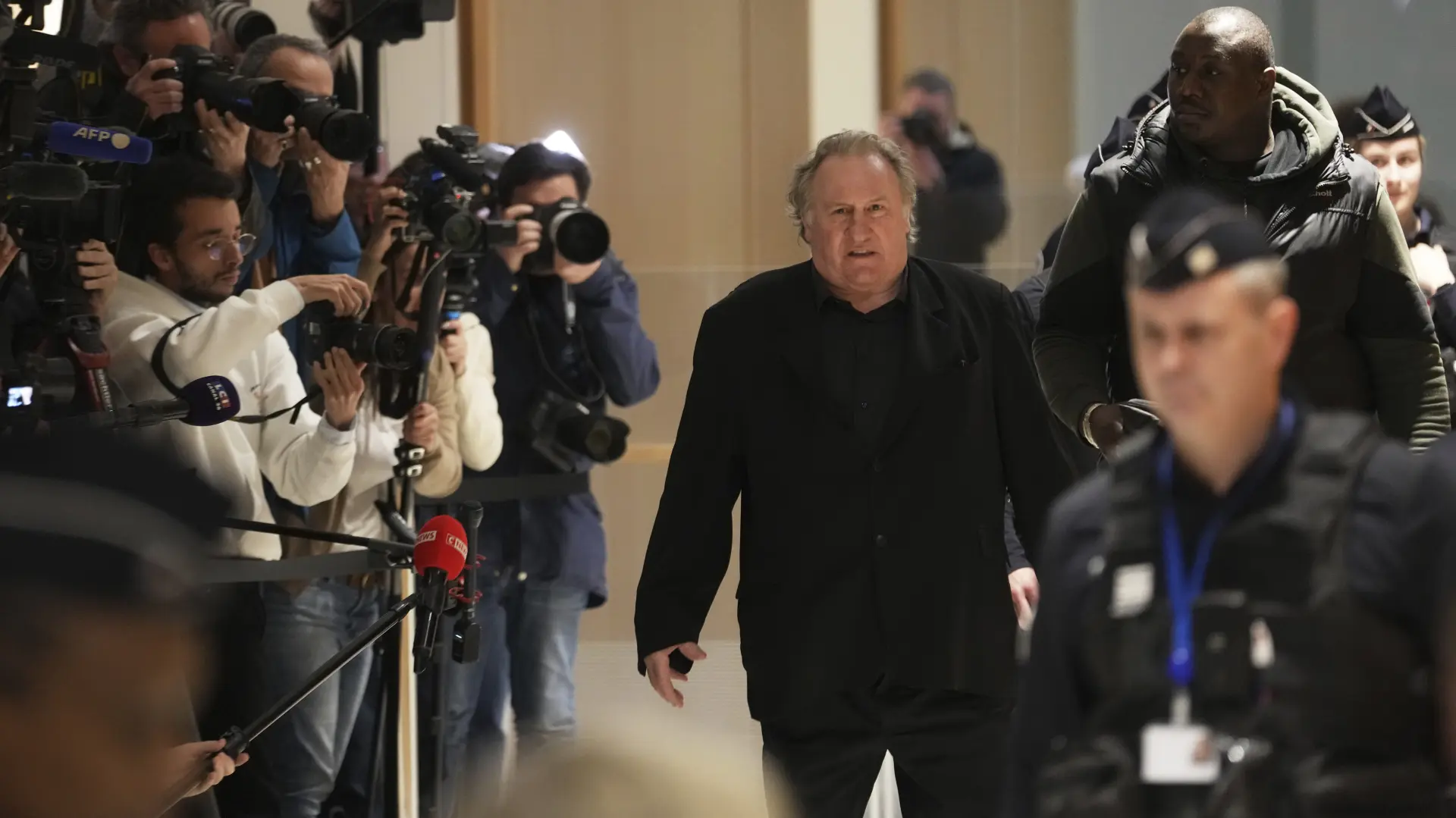 AP PhotoAurelien Morissard, Tanjug Žerar Depardje 11-67e185d6e3f5e.webp