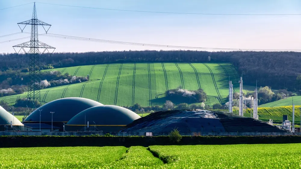 Biogas postrojenje, fabrika za biogas-shutterstock.com-Ralf Geithe-67d2cd416def5.webp