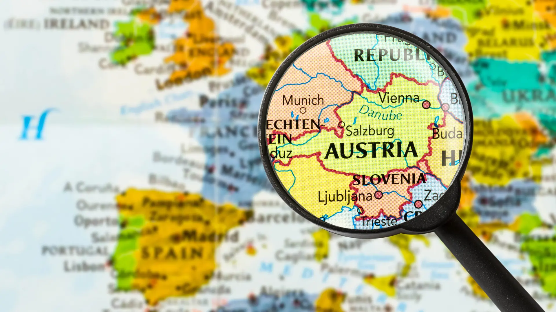 austrija mapa shutterstock-67e142e33431a.webp