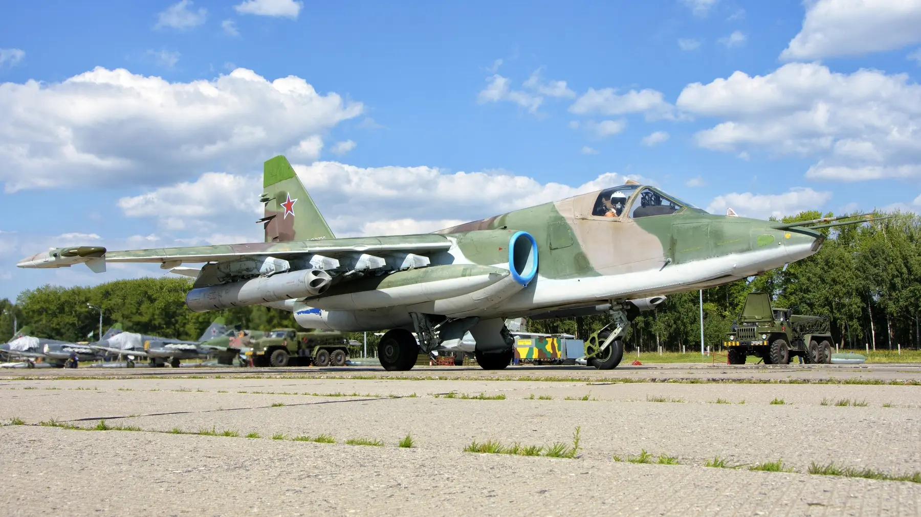 suhoj sukhoi 25, su-25 - ruski vojni avion - profimedia-0947220167-67e14d5ac38f6.webp
