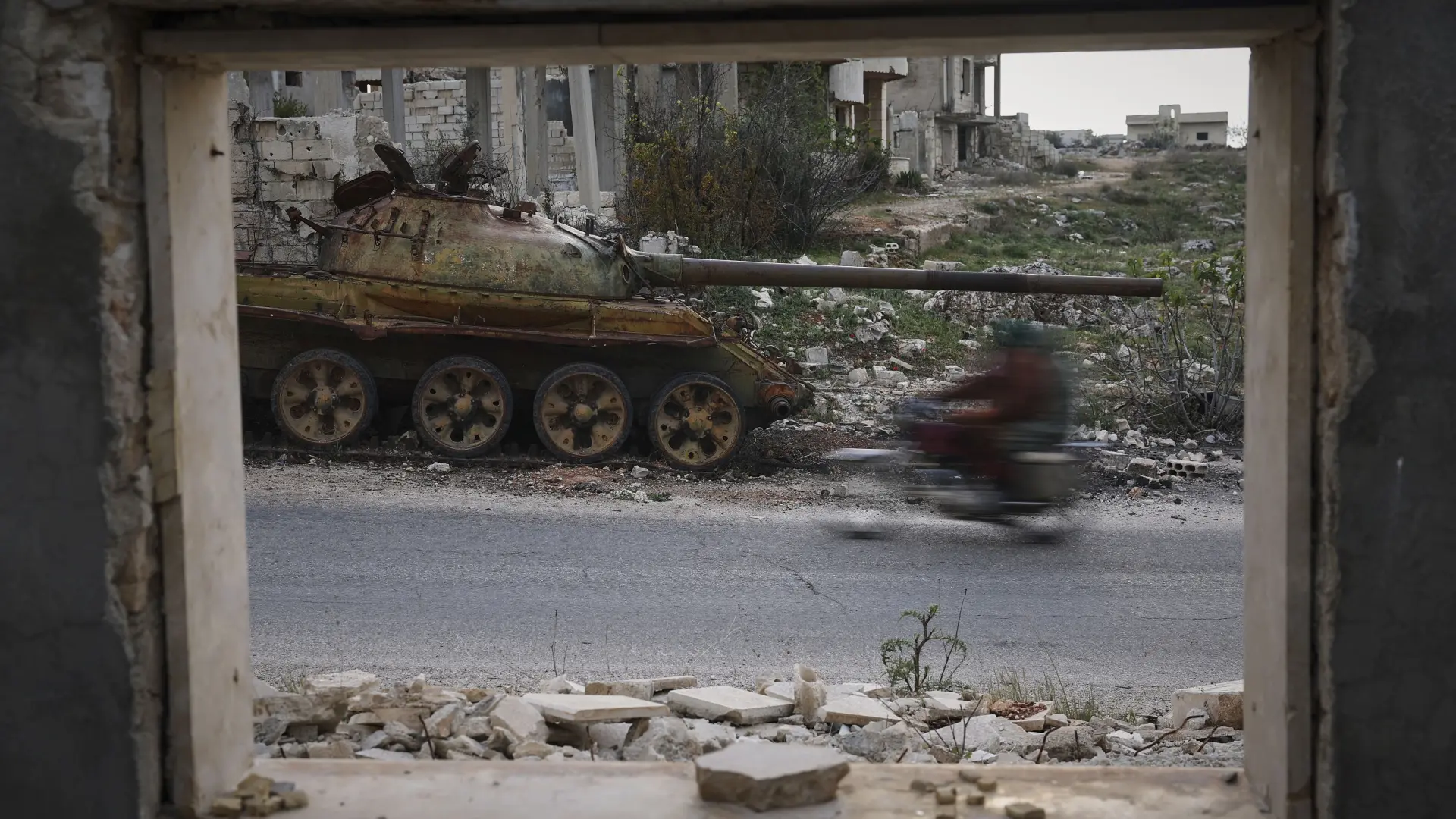 Tan2025-04-1421211719_8 rat u siriji AP PhotoGhaith Alsayed-68034b7acb5df.webp