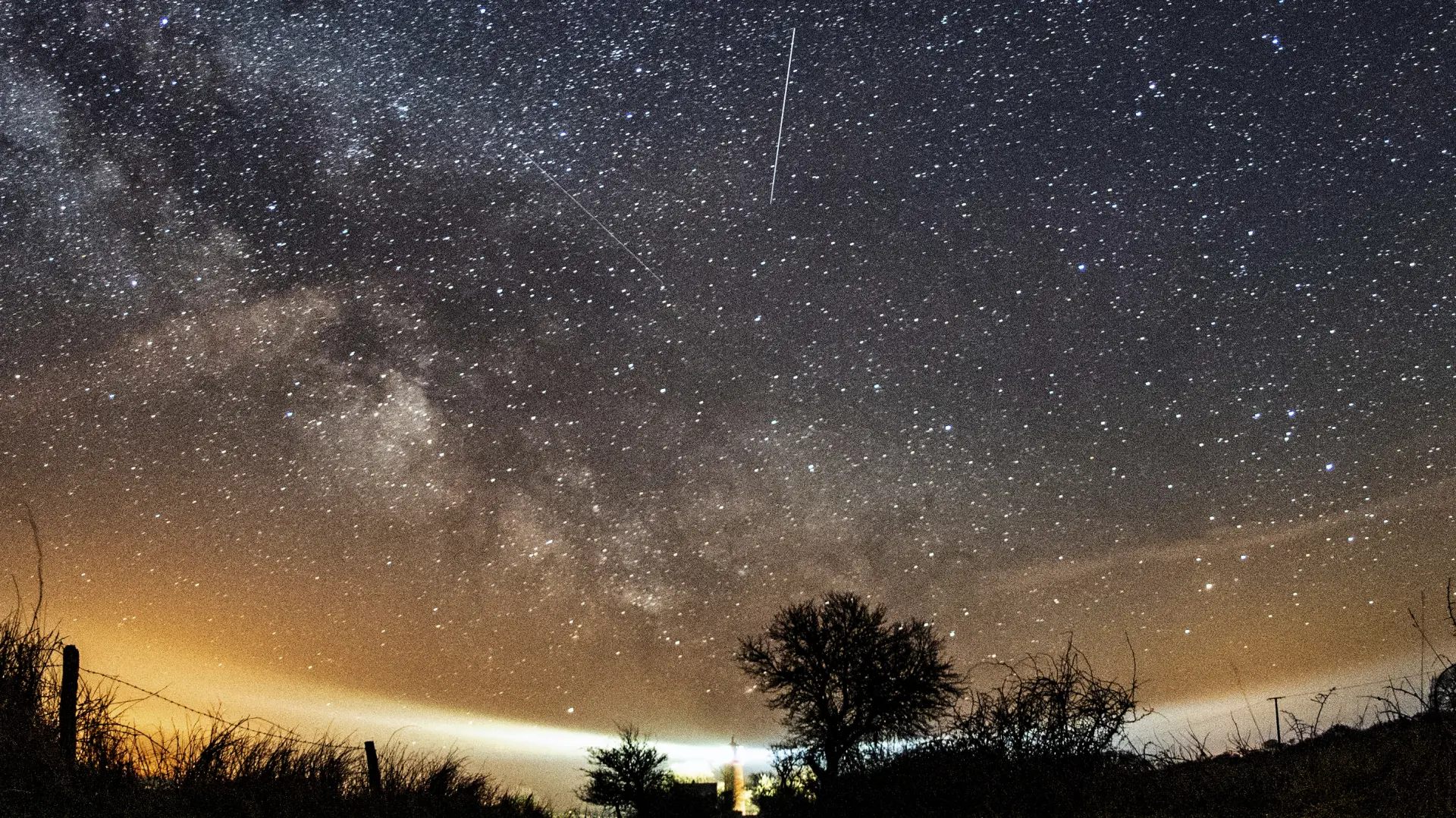Tan2025-04-1815011933_4 meteorska kisa Daniel Reinhardtdpa via AP-6805320d13797.webp