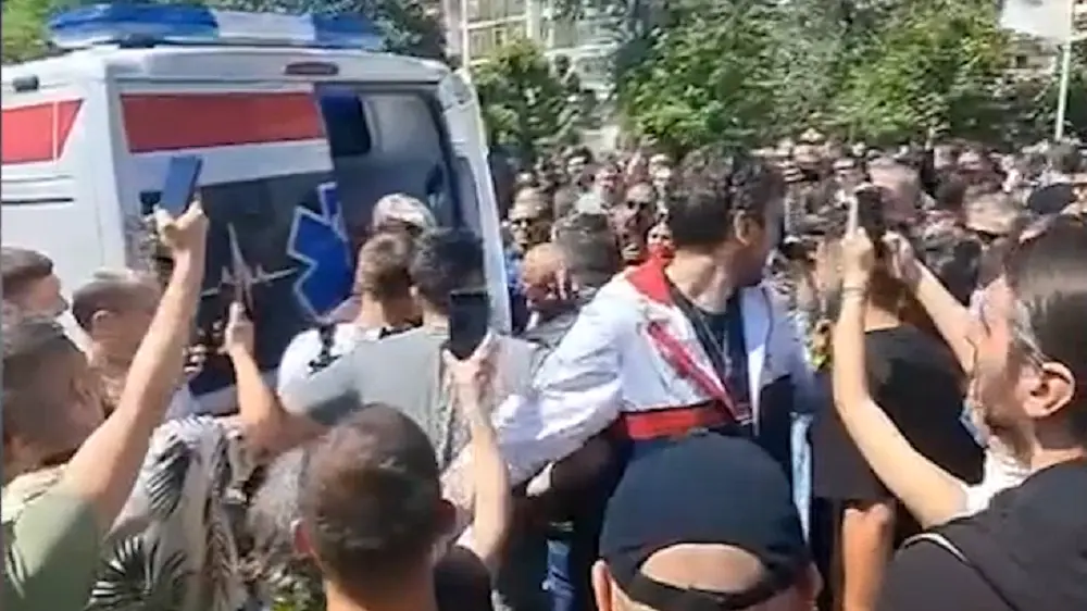 demoliranje kola hitne pomoći u novom sadu, ispred dif-a, novi sad - 28 april 2025 - Tanjug Tanjug video-680f7dfb27b36.webp