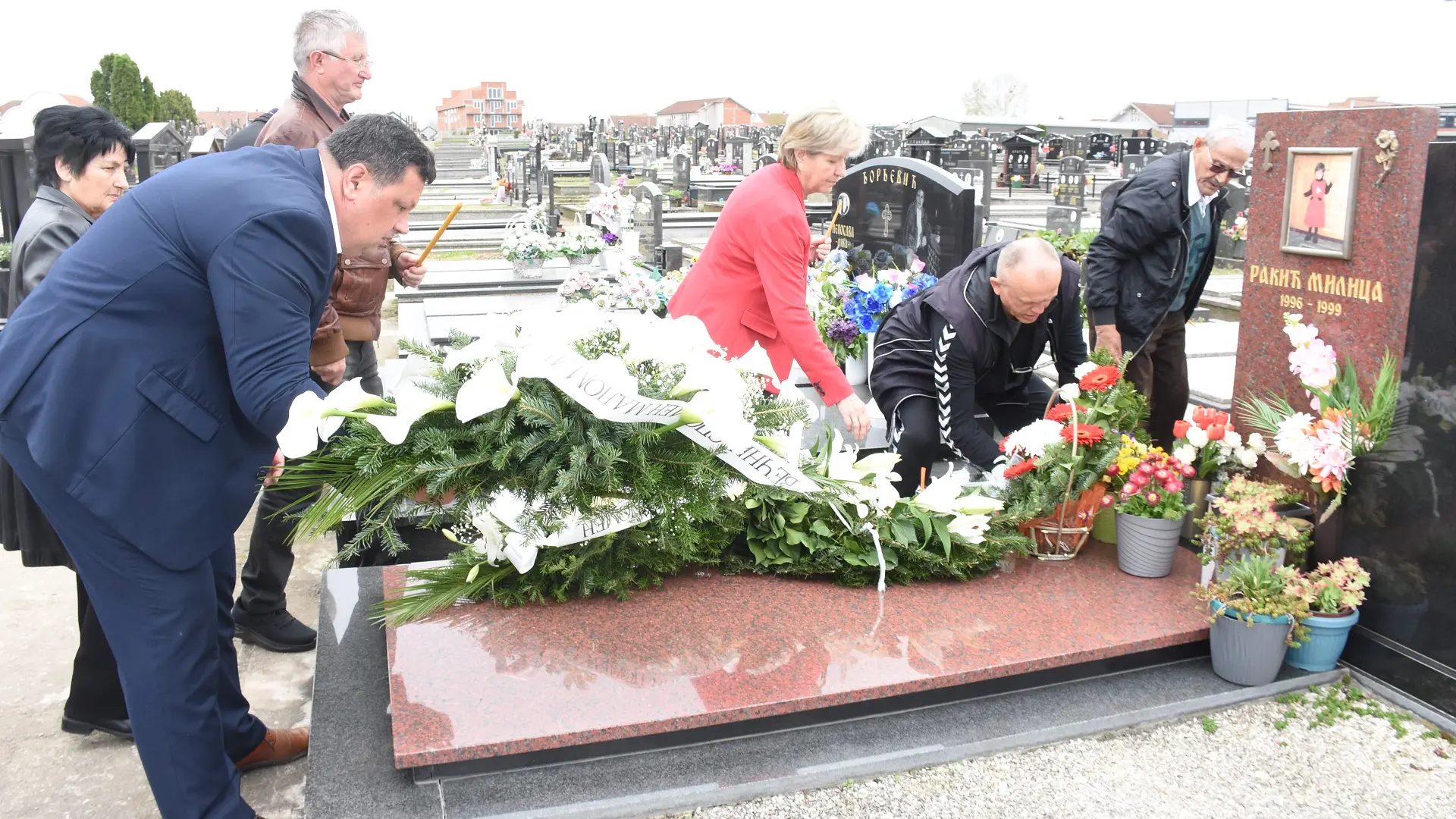 polaganje venaca na spomenik milici rakić, milica rakić - 17 april 2025 - Grad Beograd - Gradska opština Zemun (2)-680109a04bb6e.webp