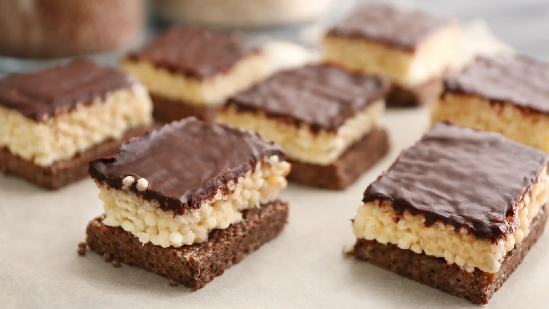 shutterstock kolač ledene kocke-67efa36997ed7.webp