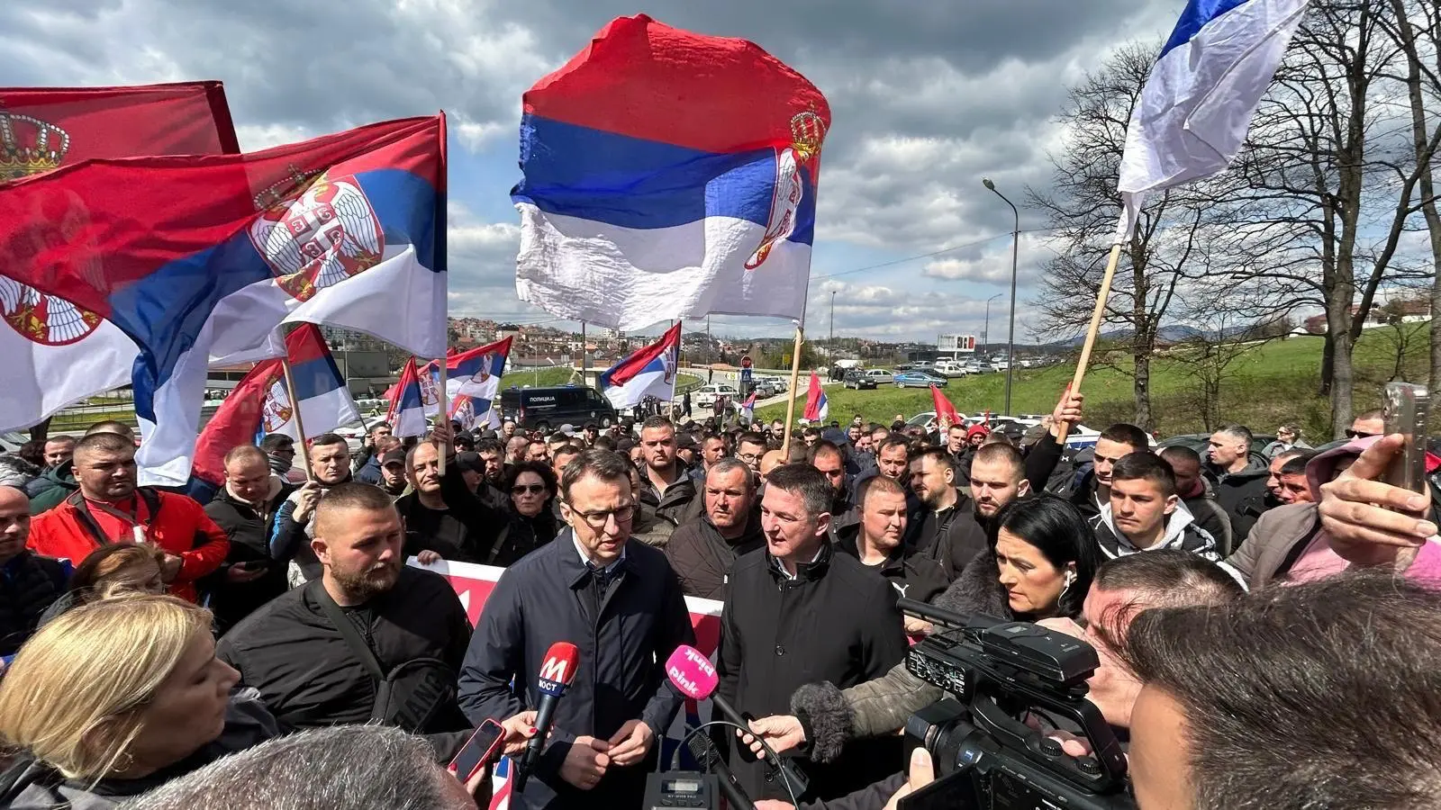 srbi sa kosmeta koji pešače ka beogradu stigli u gornji milanovac - 9 april 2025 - TANJUG Branko Lukić (4)-67f67b3f3001b.webp
