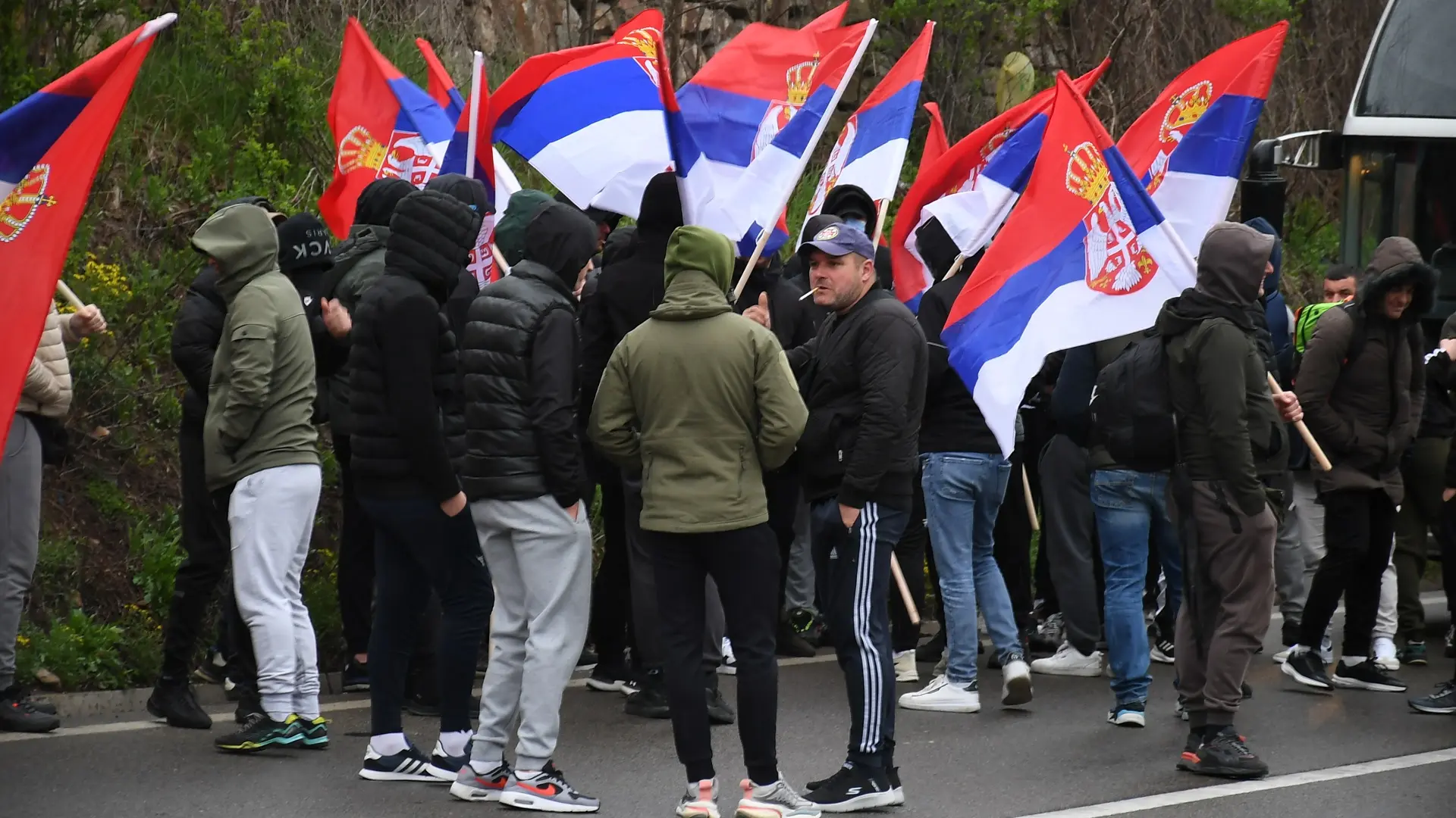 Podrška otadžbini: Srbi sa Kosmeta krenuli peške u Beograd na veliki ...