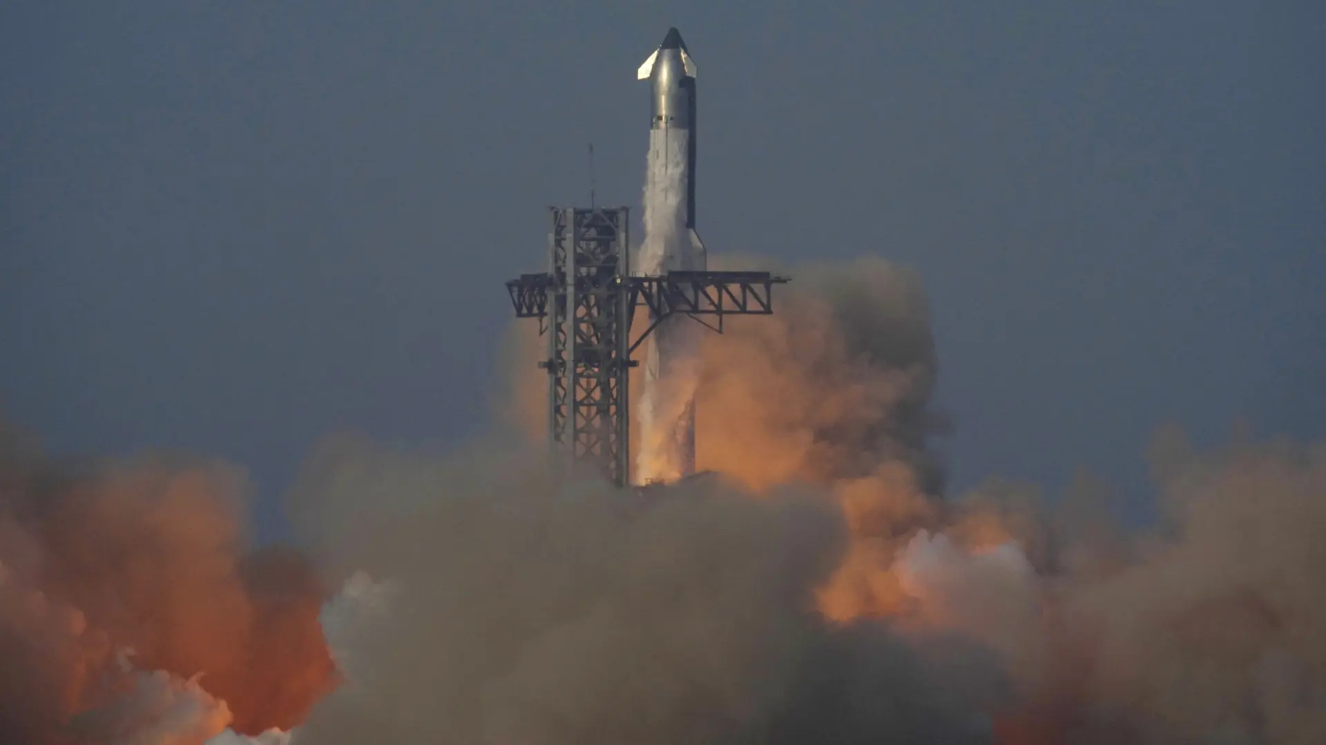Tan2025-05-2802062103_8 spacex AP PhotoEric Gay-6836baa658ac2.webp