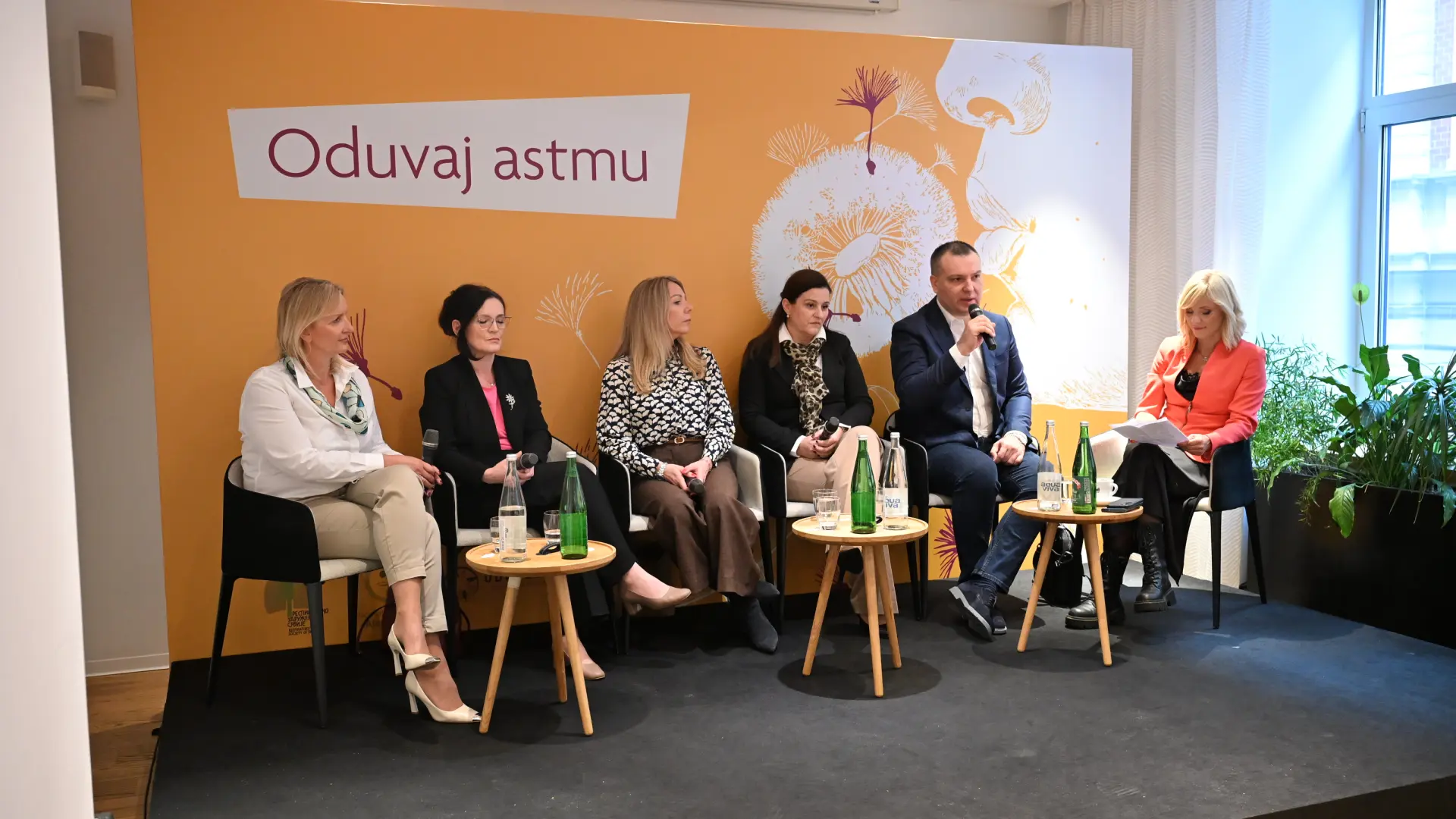 Ucesnici panel diskusije  (1)-681dc229f307b.webp