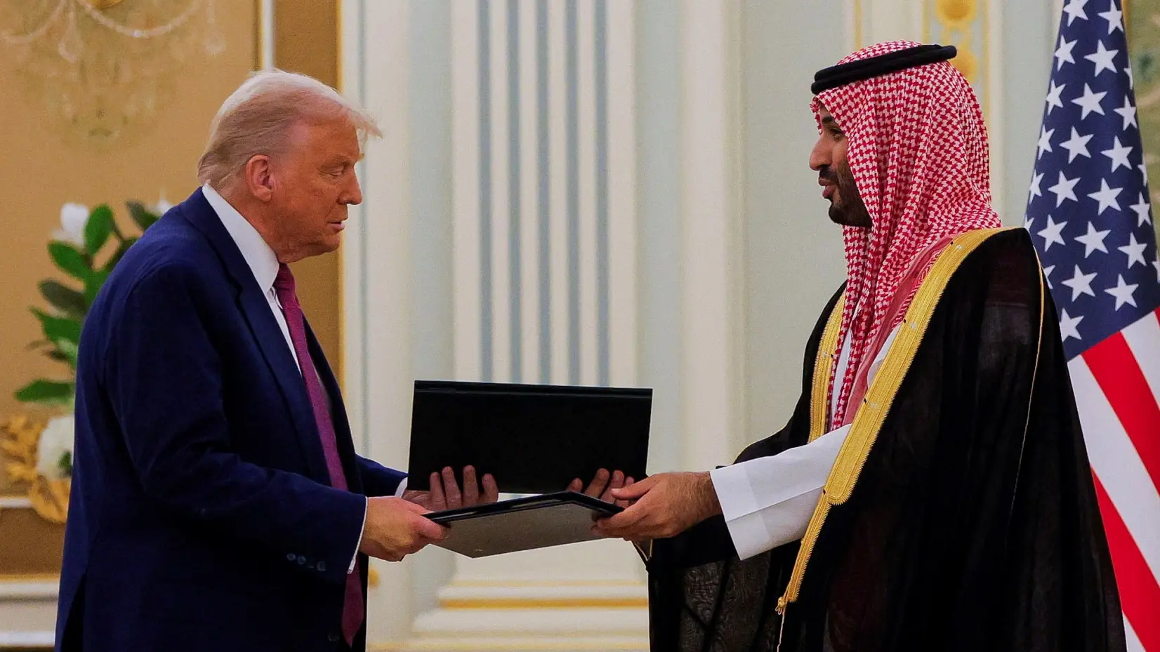 donald tramp, mohamed bin salman, 13 maj 2025 - REUTERS-68236a22d412f.webp