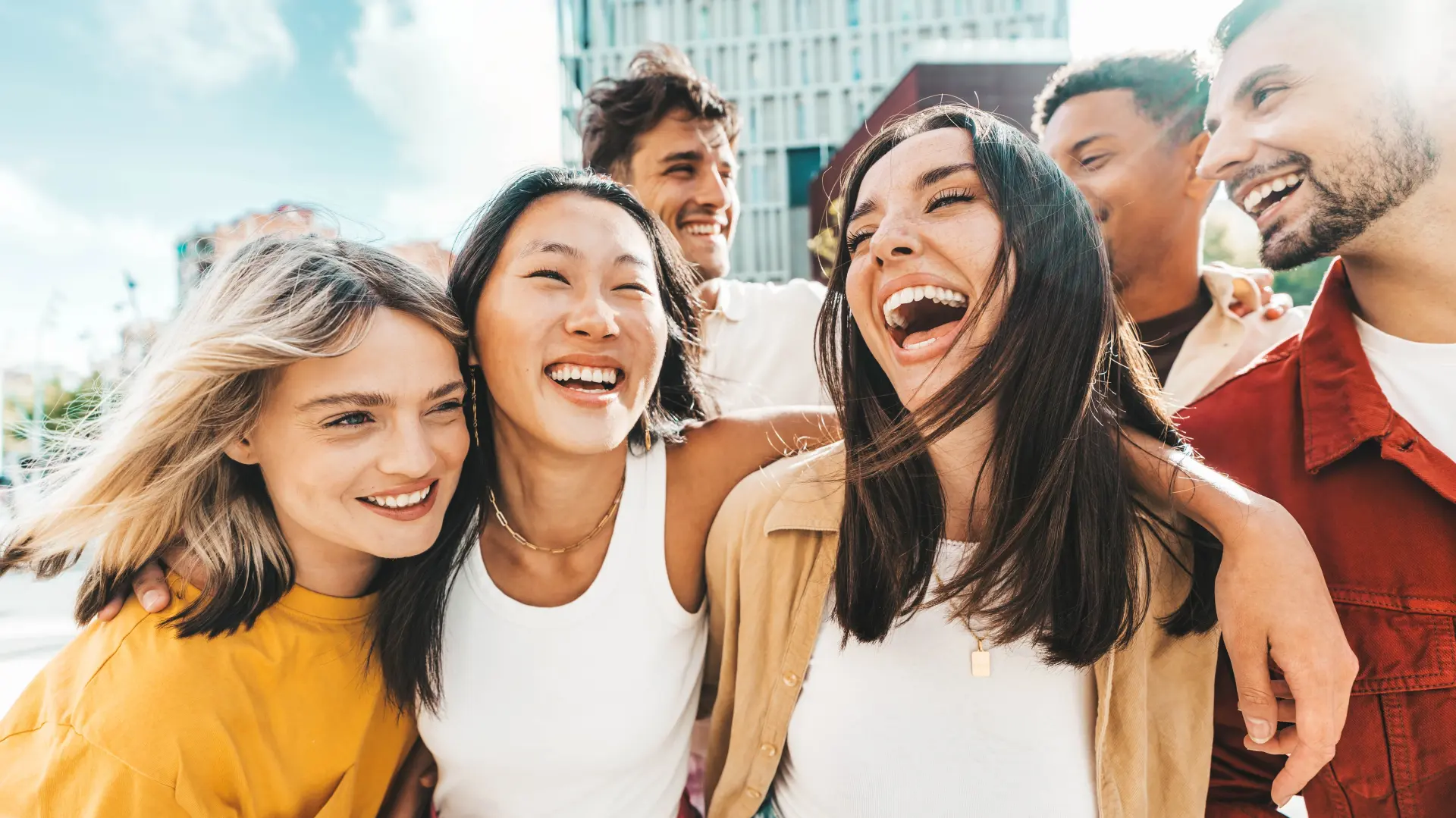 generacija z mladi ljudi mladosti smeh društvo ekipa shutterstock-68177d2749e44.webp