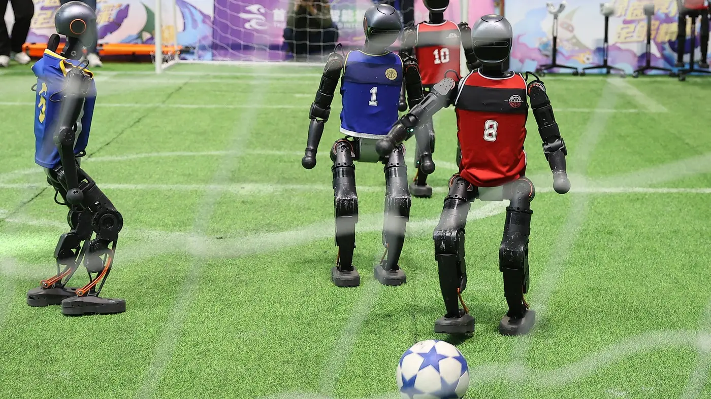 humanoidni roboti, robot, robotski fudbal - profimedia-0992448089-681b6fb08affa.webp