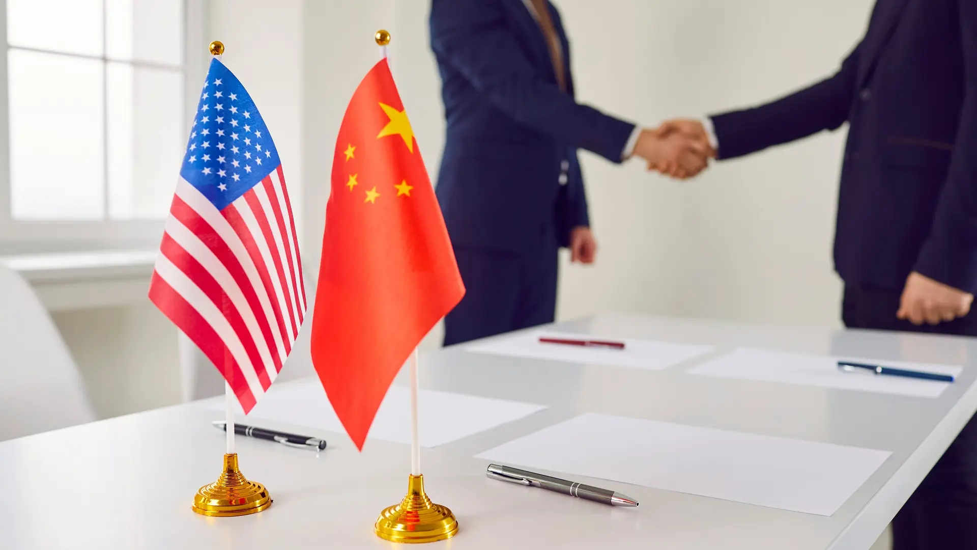 kina sad, zastava zastave kine sjedinjenih američkih država, dogovor, sastanak, razgovor između kine i sad -  shutterstock_2193012867-6821917f0d975.webp